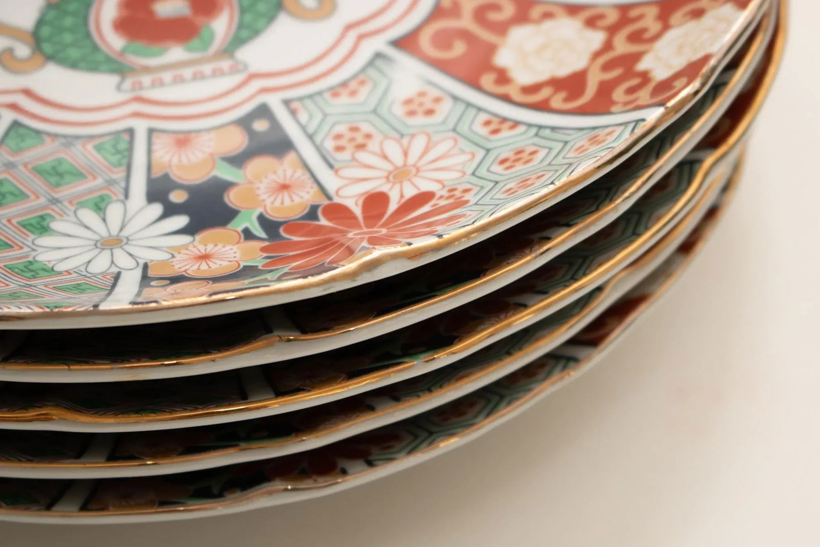 Circa 1970s Japanese Imari 22k Gold Dinner Plates- Set of 5 - 8