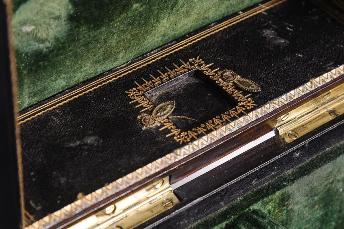 Antique English Rosewood Cellarette Box - 4