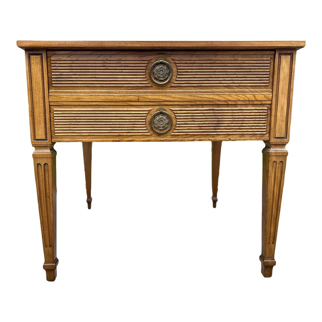 1970s Henredon Mid Century Banded Walnut and Brass Side Table: Henredon Mid-Century Banded Walnut and Brass Side Table – Elegant Vintage Accent Table This Henredon Mid-Century Banded Walnut and Brass Side Table is a striking blend of timeless design and