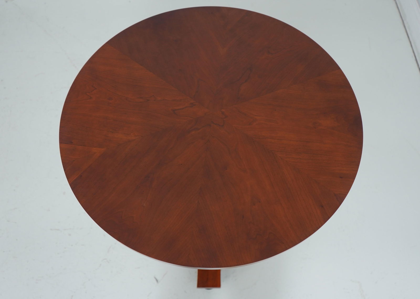 Ethan Allen Neoclassical Round Pedestal Table - 3