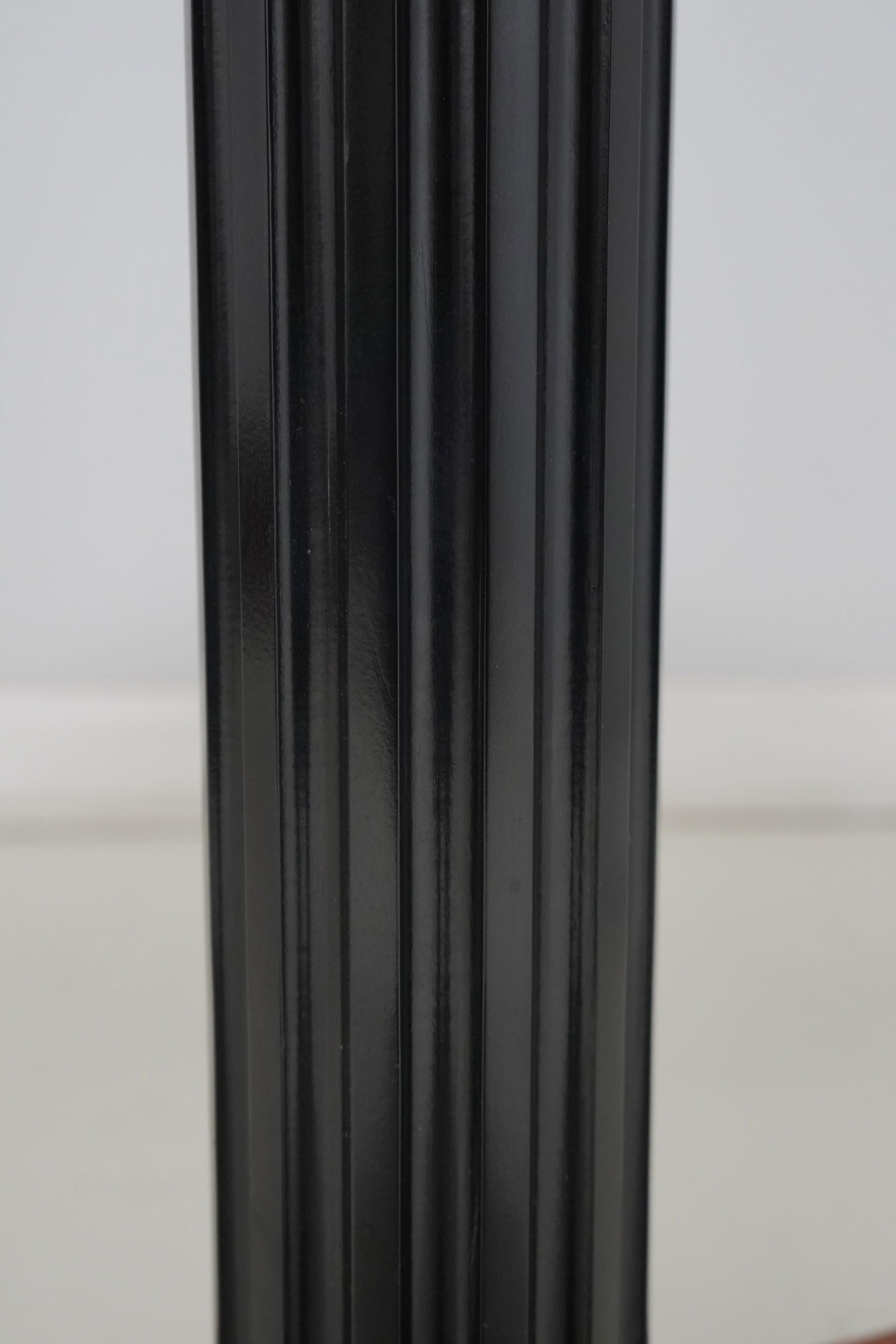 Ethan Allen Neoclassical Round Pedestal Table - 5