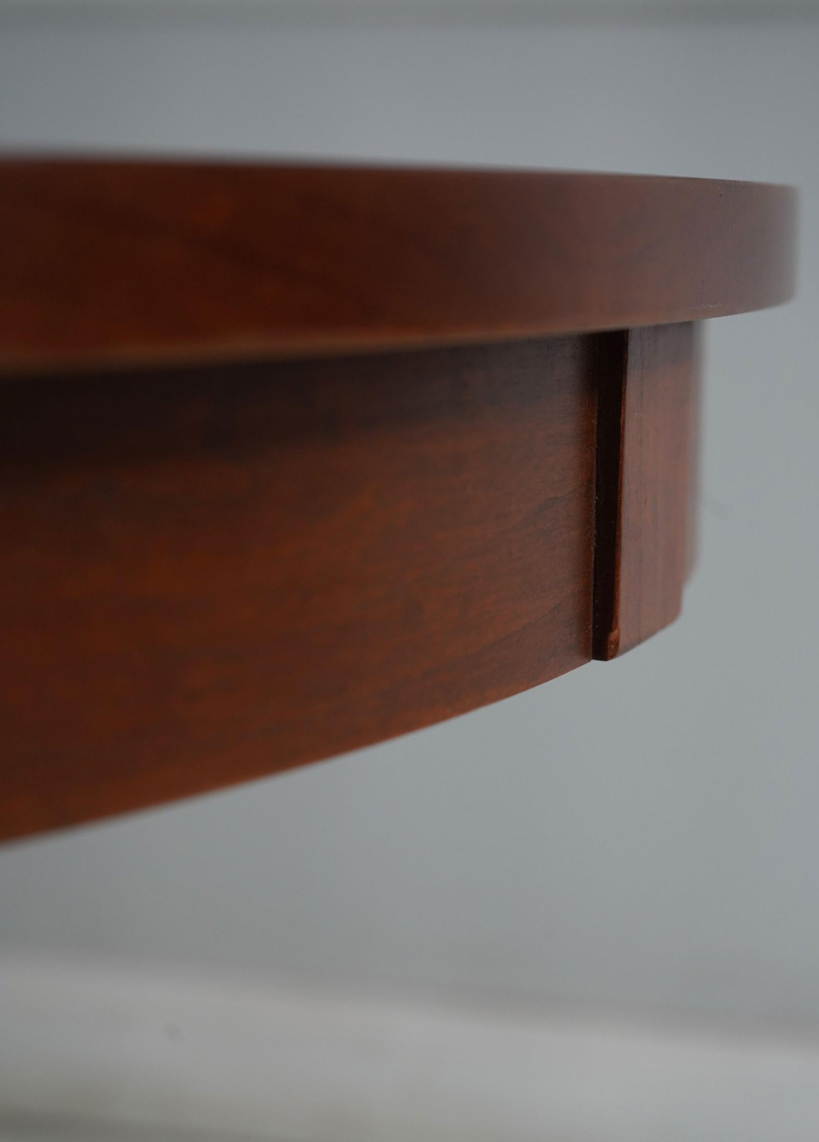 Ethan Allen Neoclassical Round Pedestal Table - 8