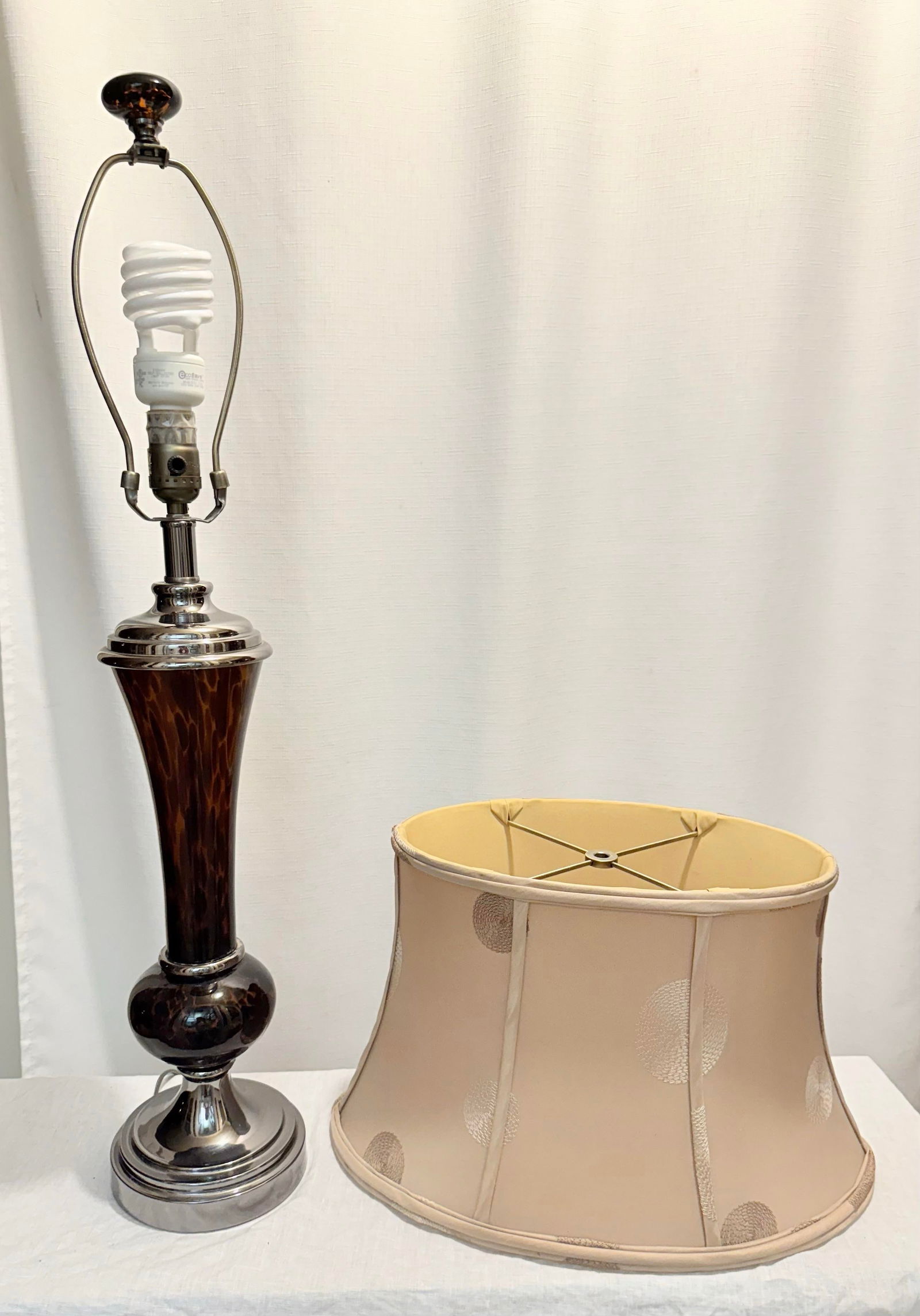 Stunning Vintage Late Twentieth Century Amber Faux Tortoise Shell Table Lamp - 4