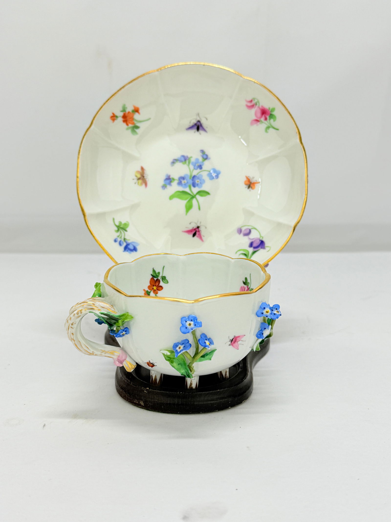 Antique Meissen Porcelain Floral Encrusted Tea Cup & Saucer - 4