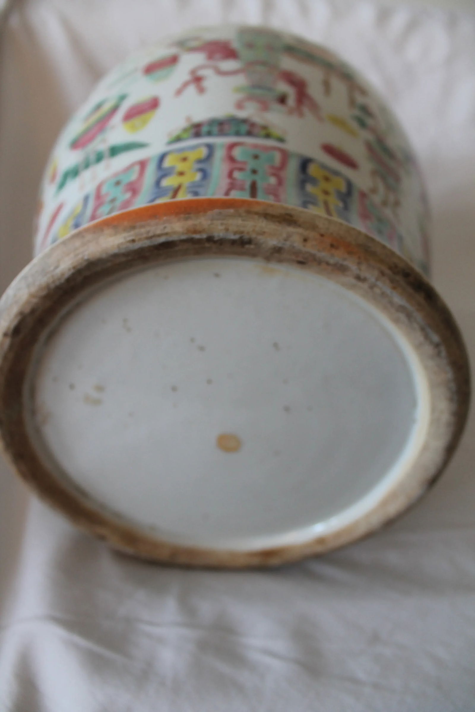 Antique Chinese Famille Rose "Hundred Antiques" Porcelain Vase - 4