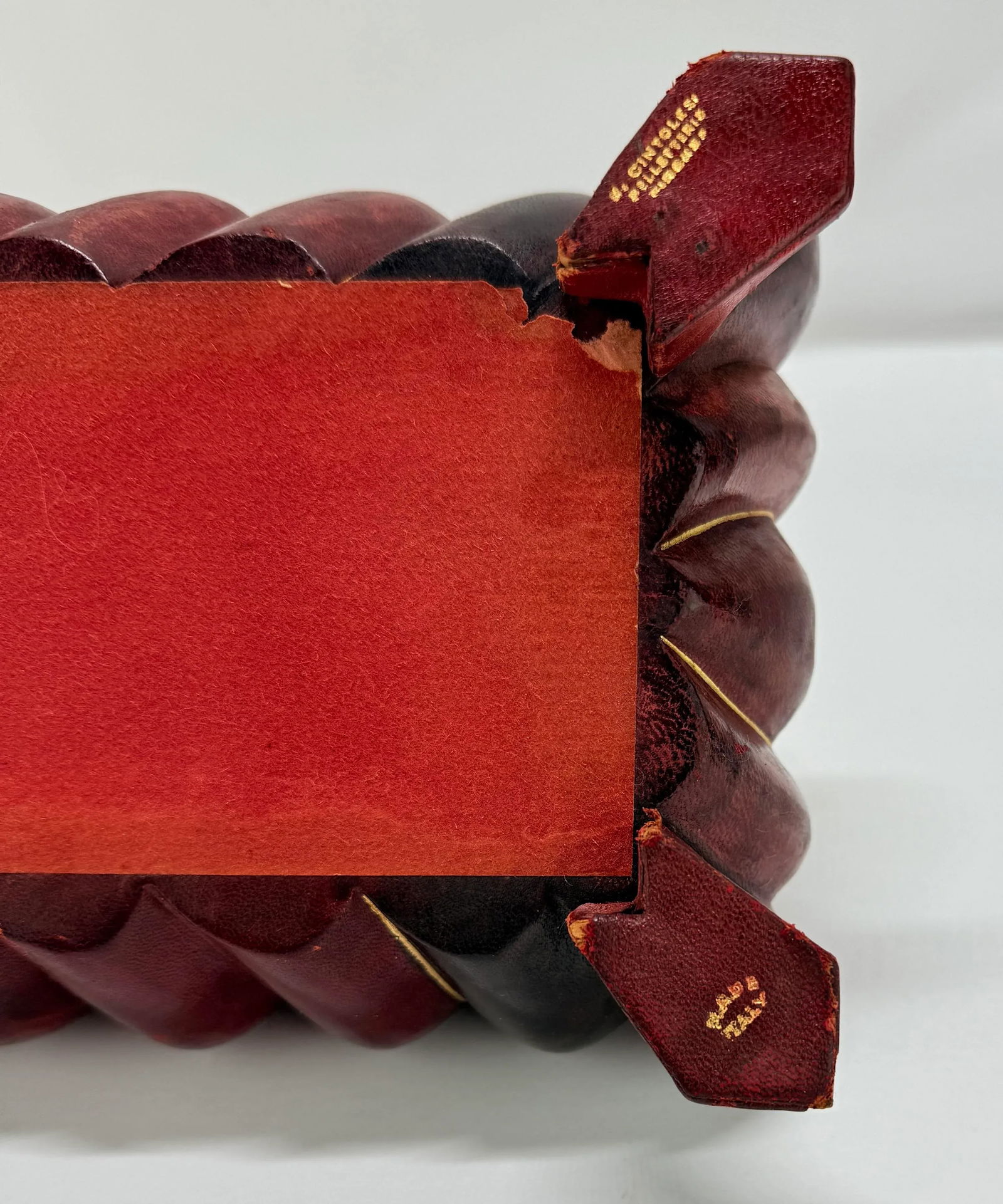 Italian Leather-Clad and Gilt-Tooled Tabletop Jewelry or Trinket Box, Mid-20th C - 2