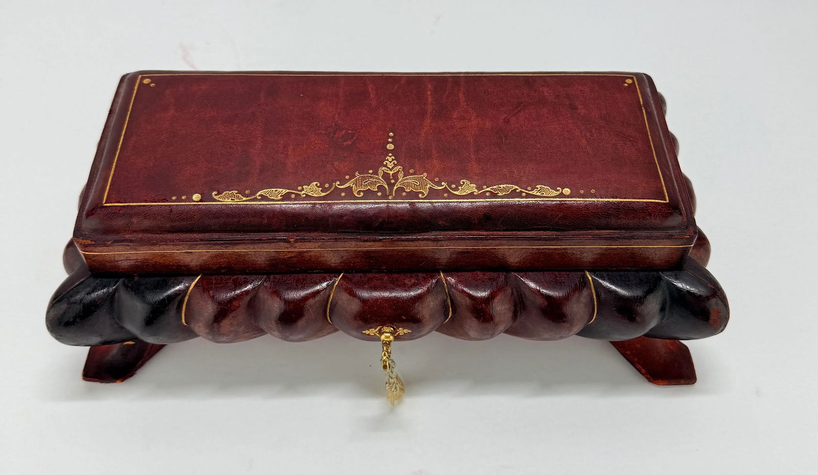 Italian Leather-Clad and Gilt-Tooled Tabletop Jewelry or Trinket Box, Mid-20th C - 5