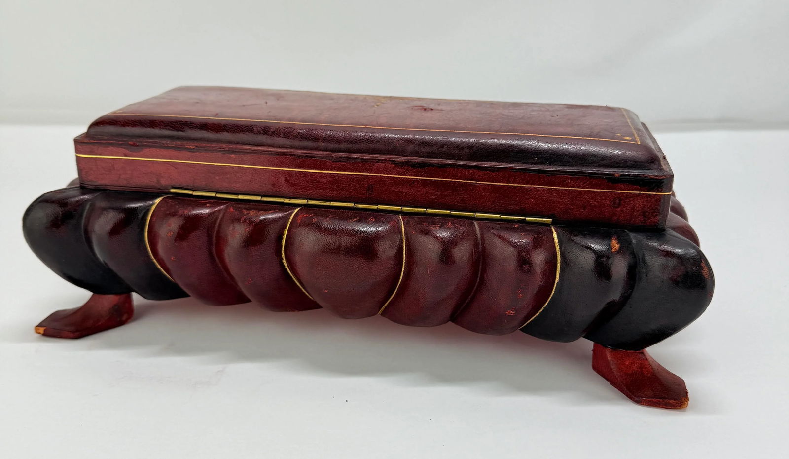 Italian Leather-Clad and Gilt-Tooled Tabletop Jewelry or Trinket Box, Mid-20th C - 7