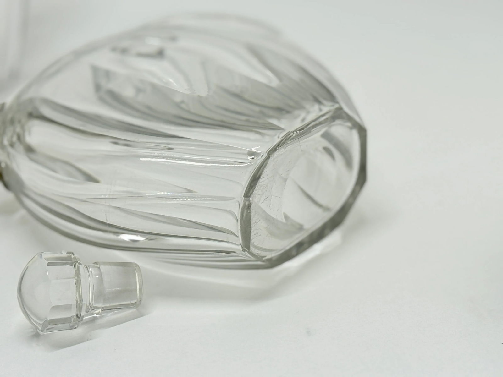 Set of 5 Crystal Liqueur Decanters by Jacques Adnet for Baccarat, Circa 1930 - 4