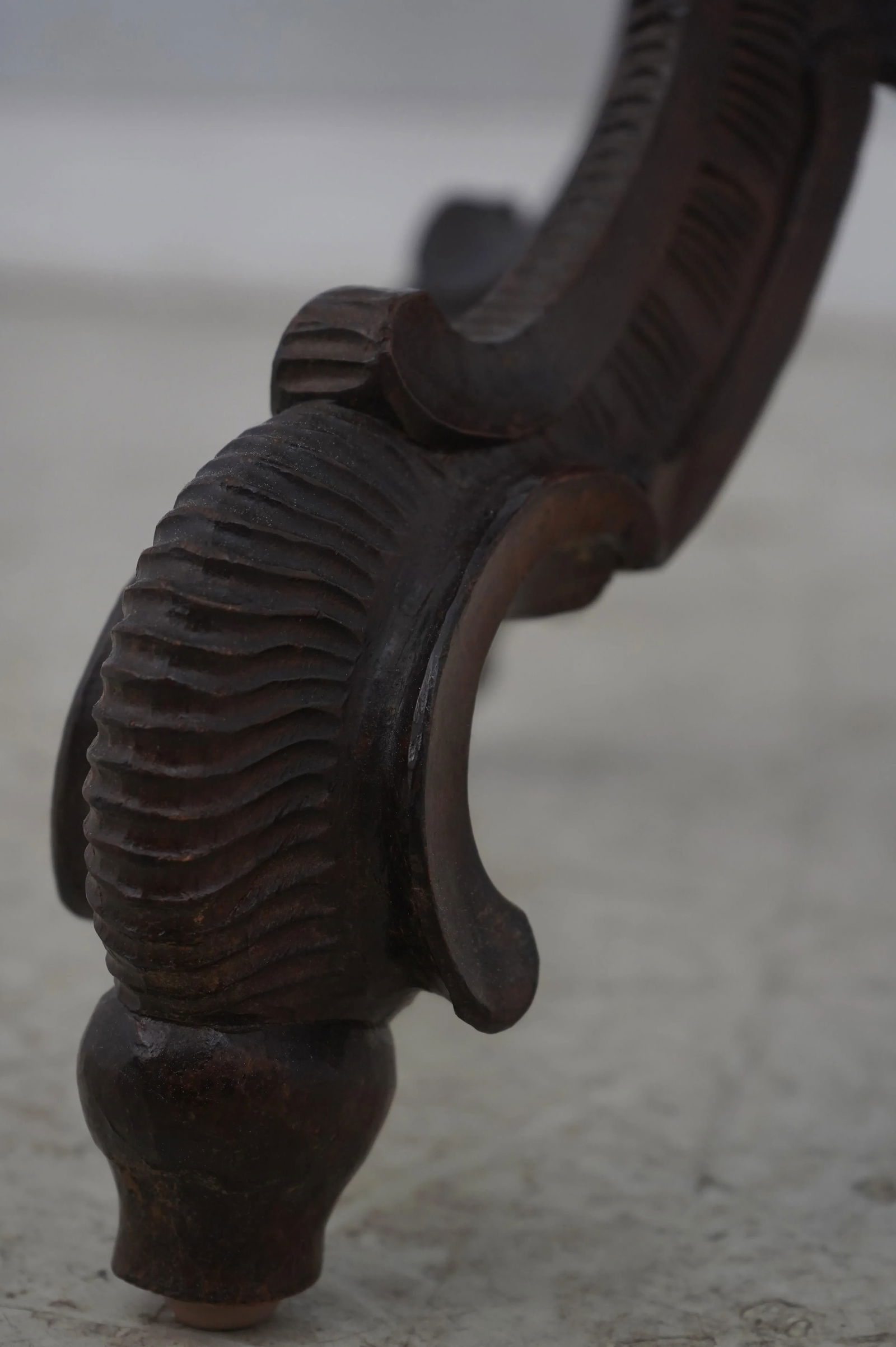 Italian Continental Cherub Carved Pedestal Table - 6