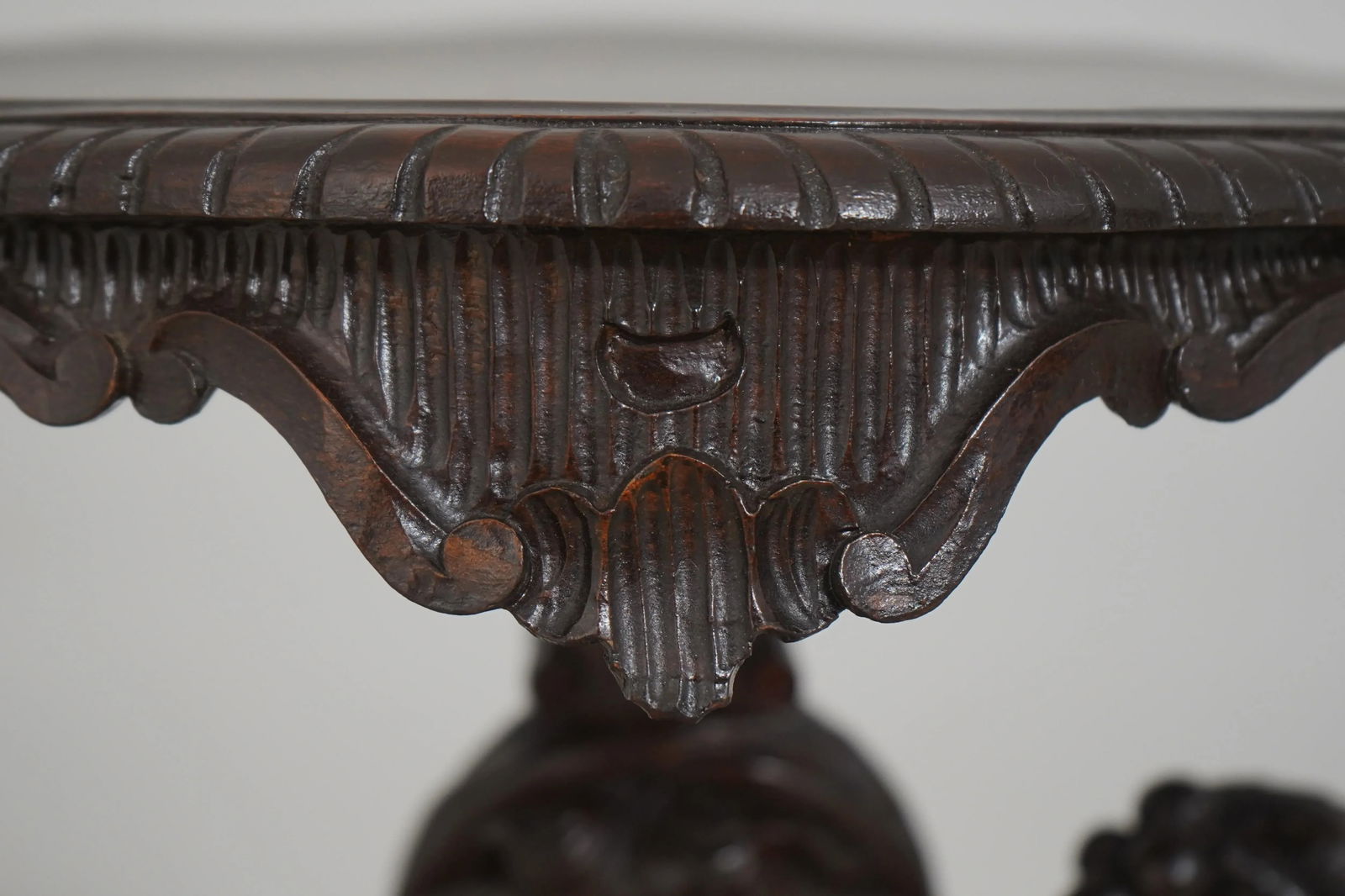 Italian Continental Cherub Carved Pedestal Table - 7