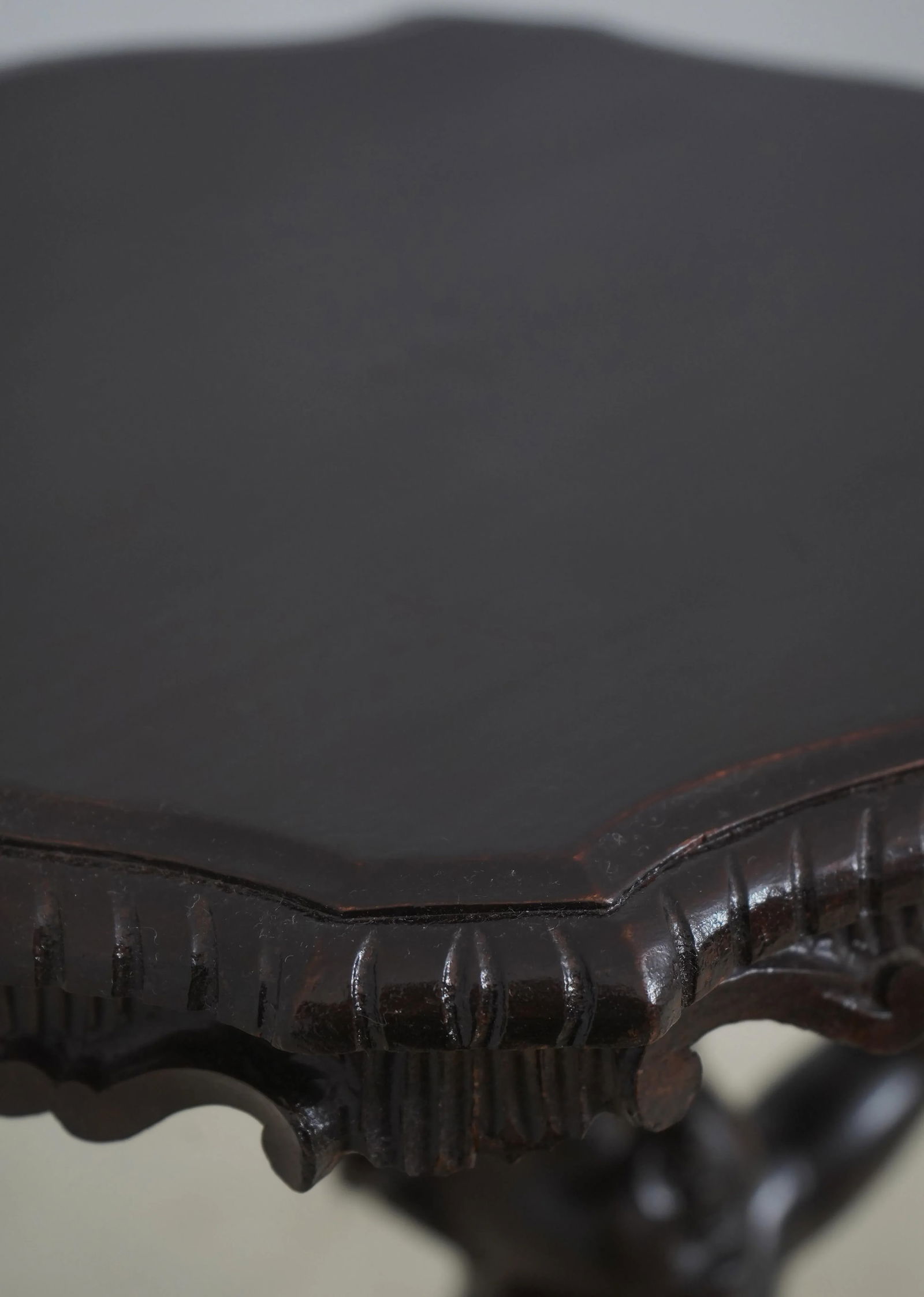 Italian Continental Cherub Carved Pedestal Table - 9