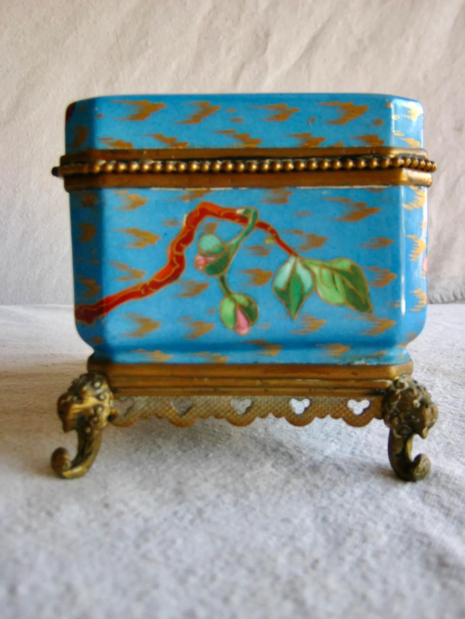 Mid 19th CenturyFrench Jacob Petit Style Porcelain Chinoiserie Jewelry Box - 4