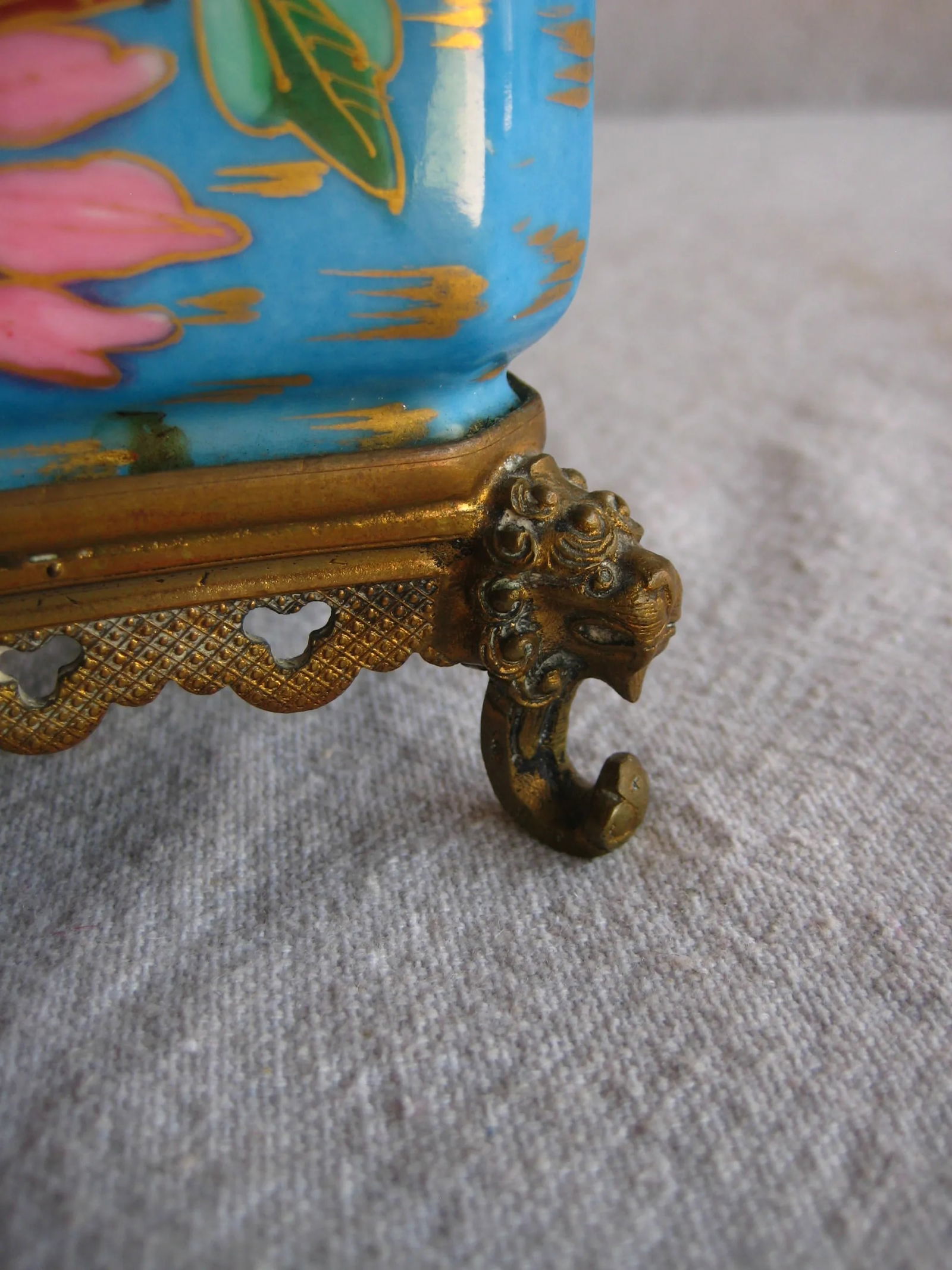 Mid 19th CenturyFrench Jacob Petit Style Porcelain Chinoiserie Jewelry Box - 9