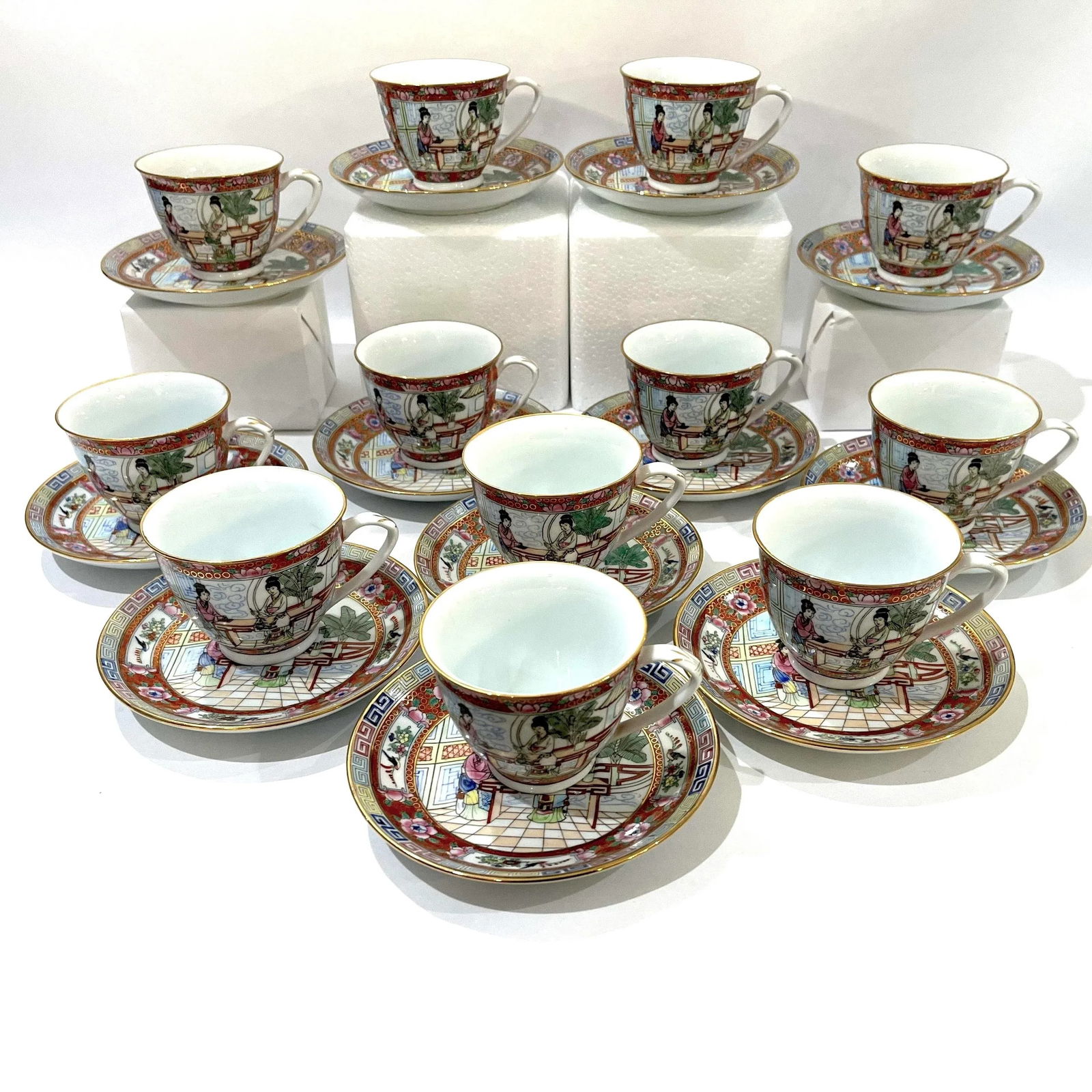 Vintage Famille Rose Mandarin Chinoiserie Porcelain Dinnerware Service for 12 - Set of 82 pcs - 15