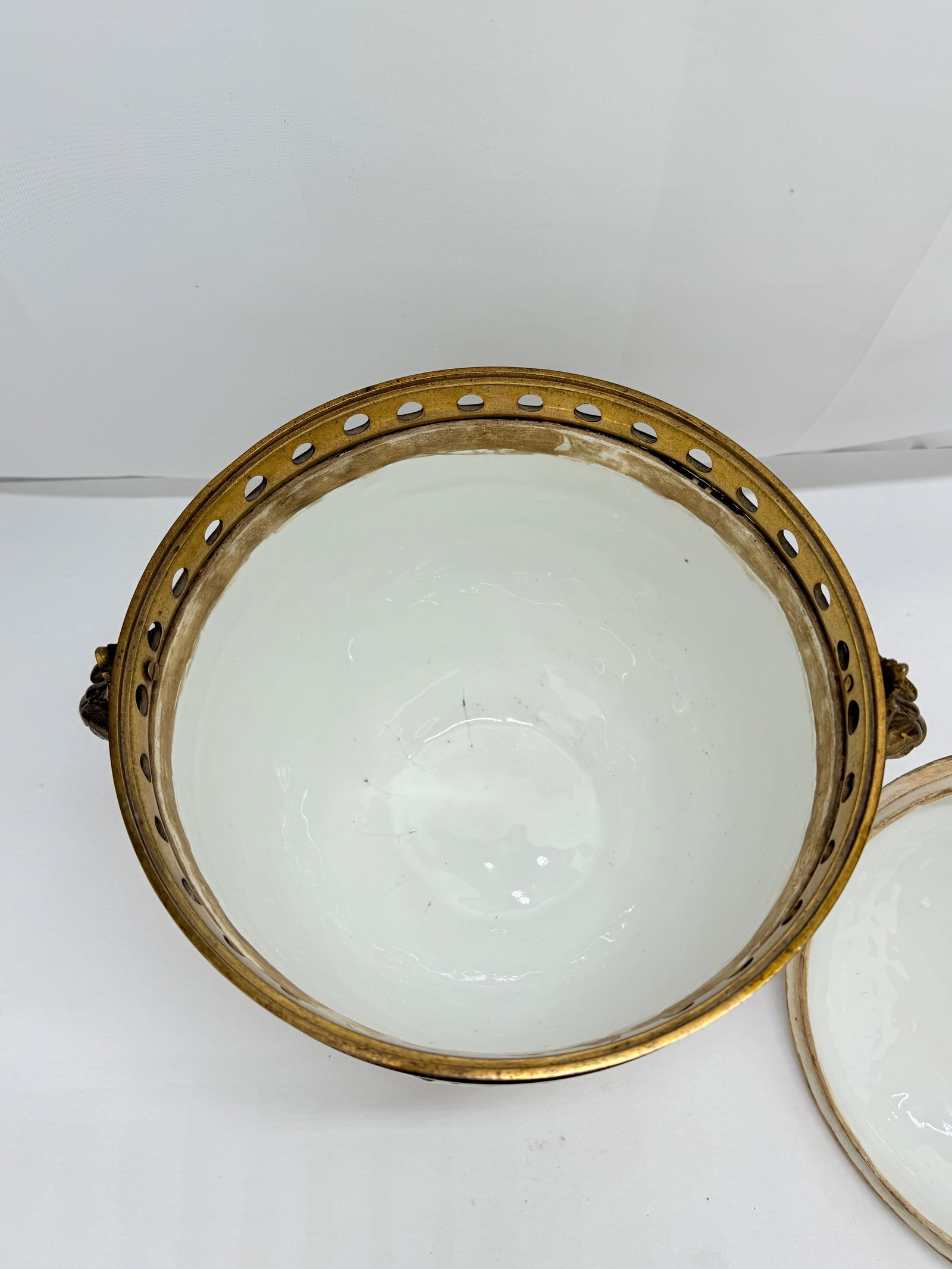 Large Samson Porcelain and Ormolu Covered Urn in the Meissen Style, Late 19th C - 10