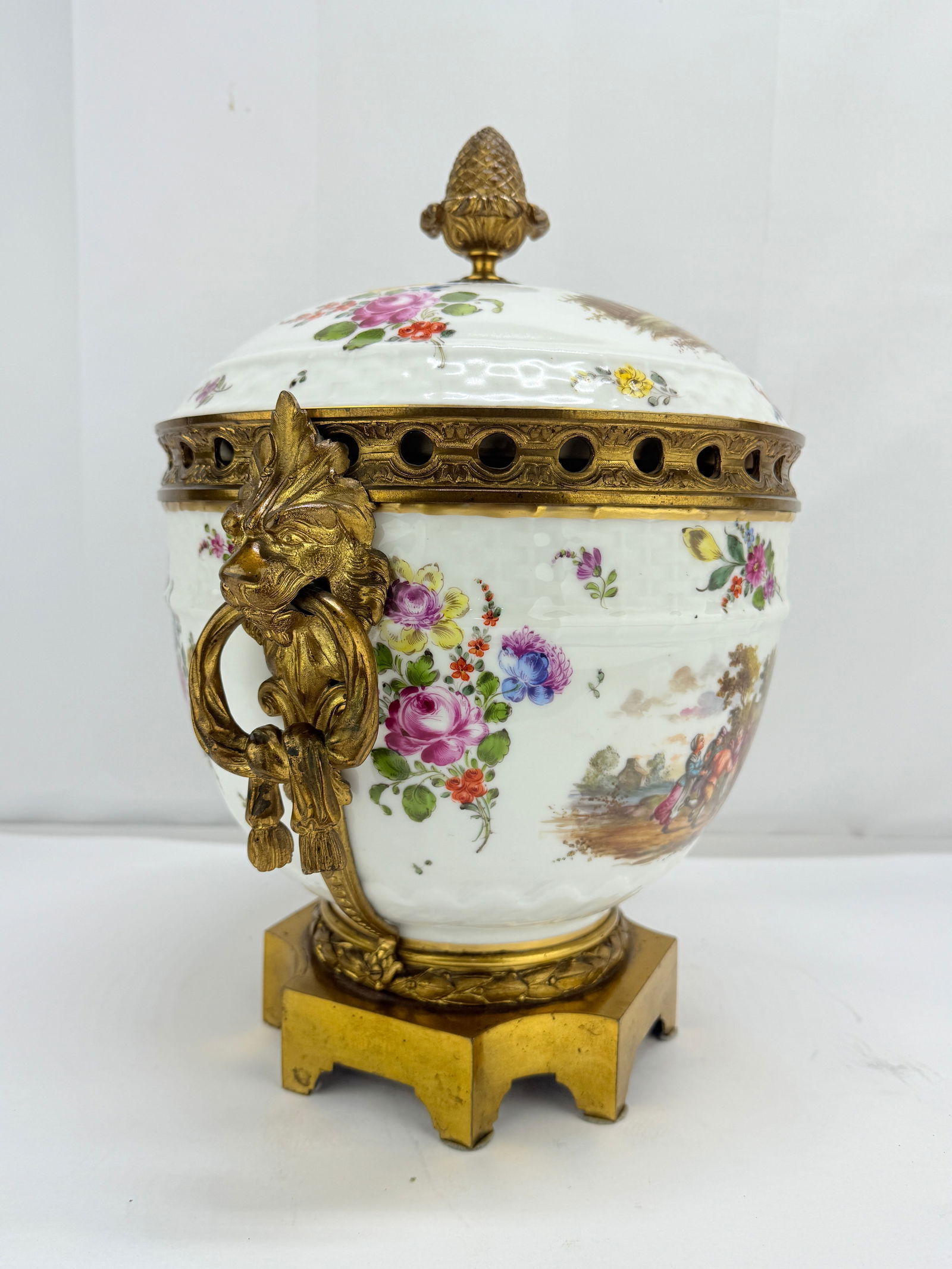 Large Samson Porcelain and Ormolu Covered Urn in the Meissen Style, Late 19th C - 2