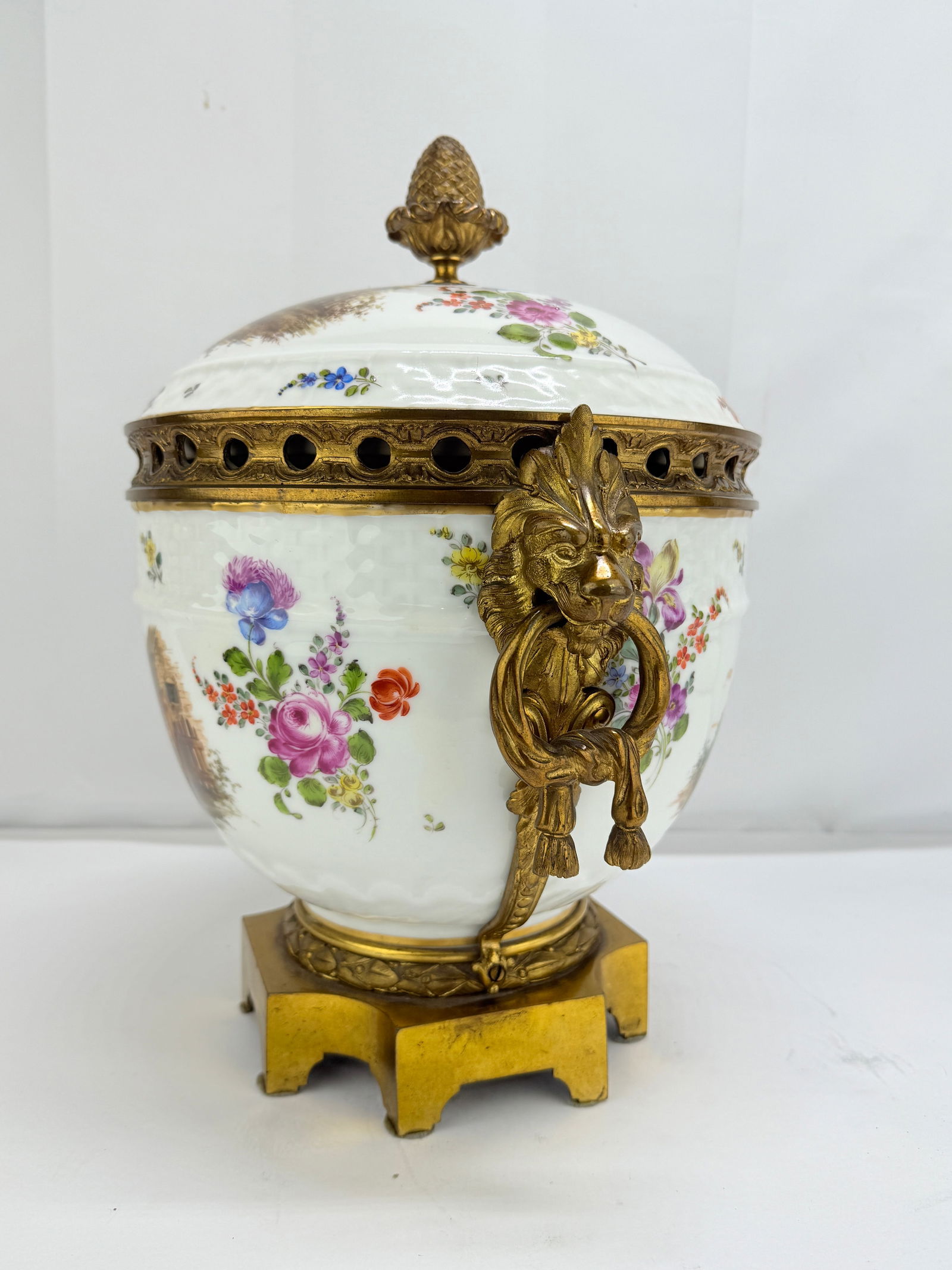 Large Samson Porcelain and Ormolu Covered Urn in the Meissen Style, Late 19th C - 4