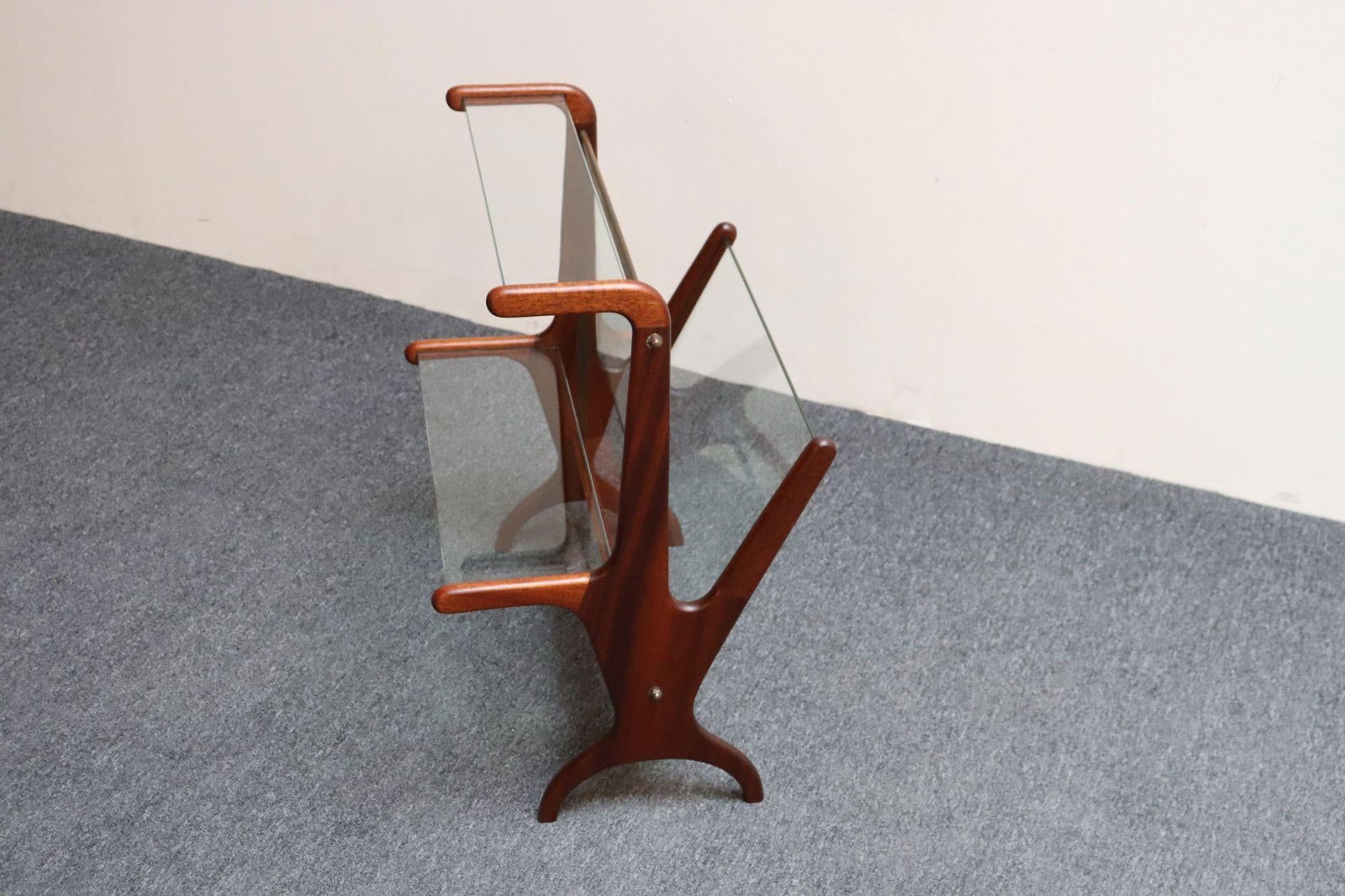 Vintage Italian Modern Sculptural Walnut, Brass and Glass Magazine Rack / Stand - 5