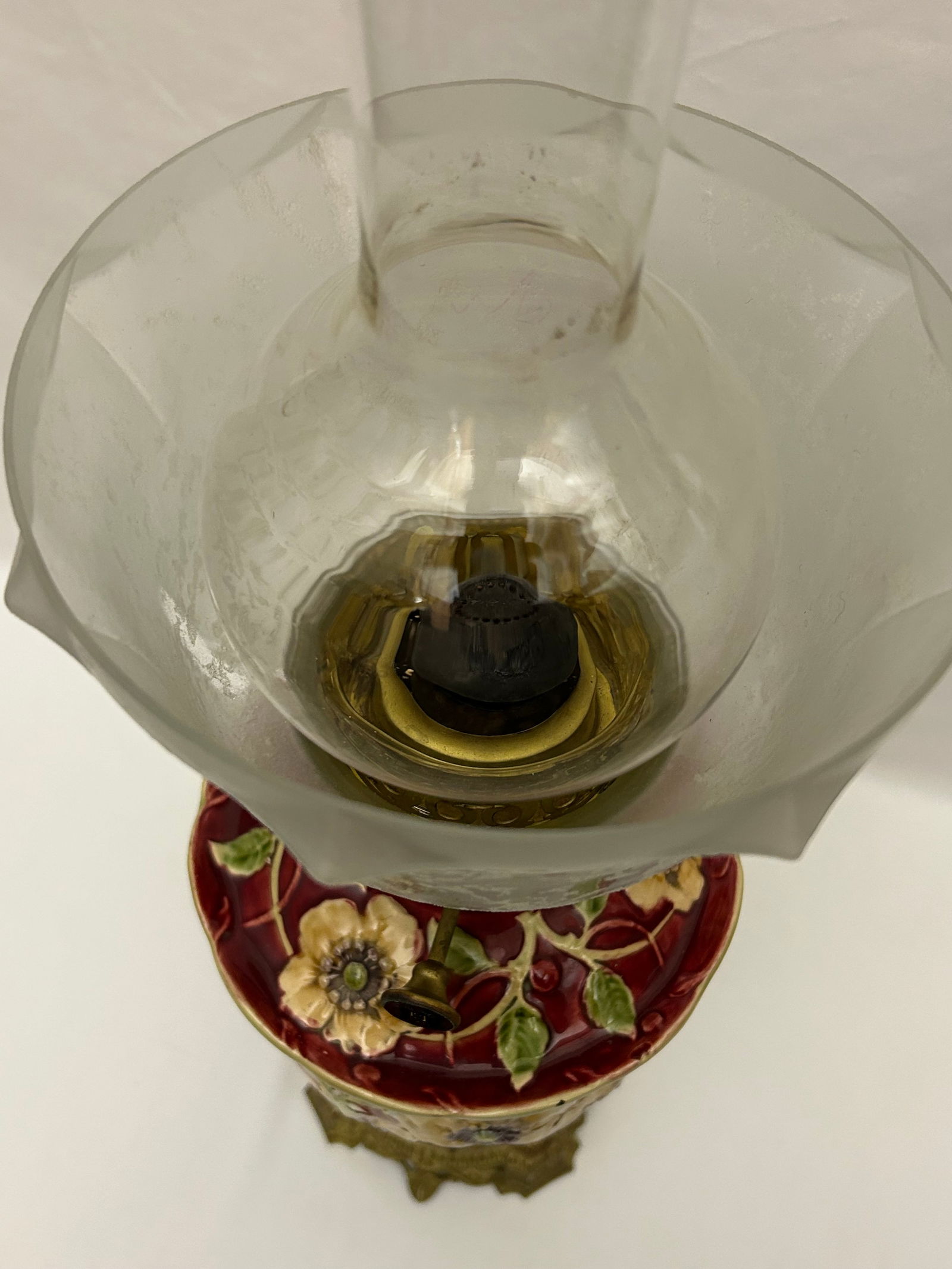 Late 19th Century Art Nouveau Ceramic & Brass Oil Lamp (With Matching Candle Chandelier) - 13