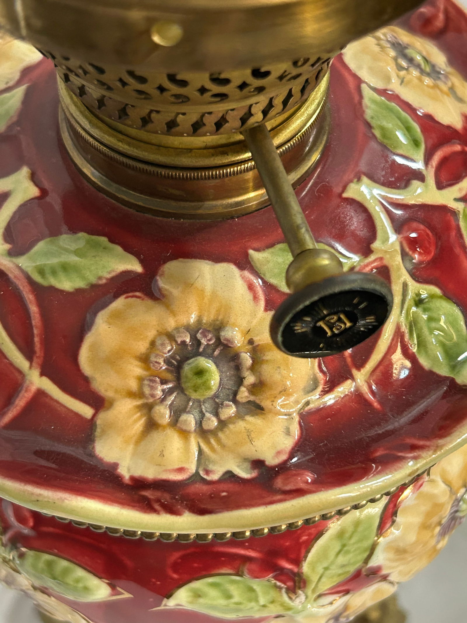 Late 19th Century Art Nouveau Ceramic & Brass Oil Lamp (With Matching Candle Chandelier) - 4