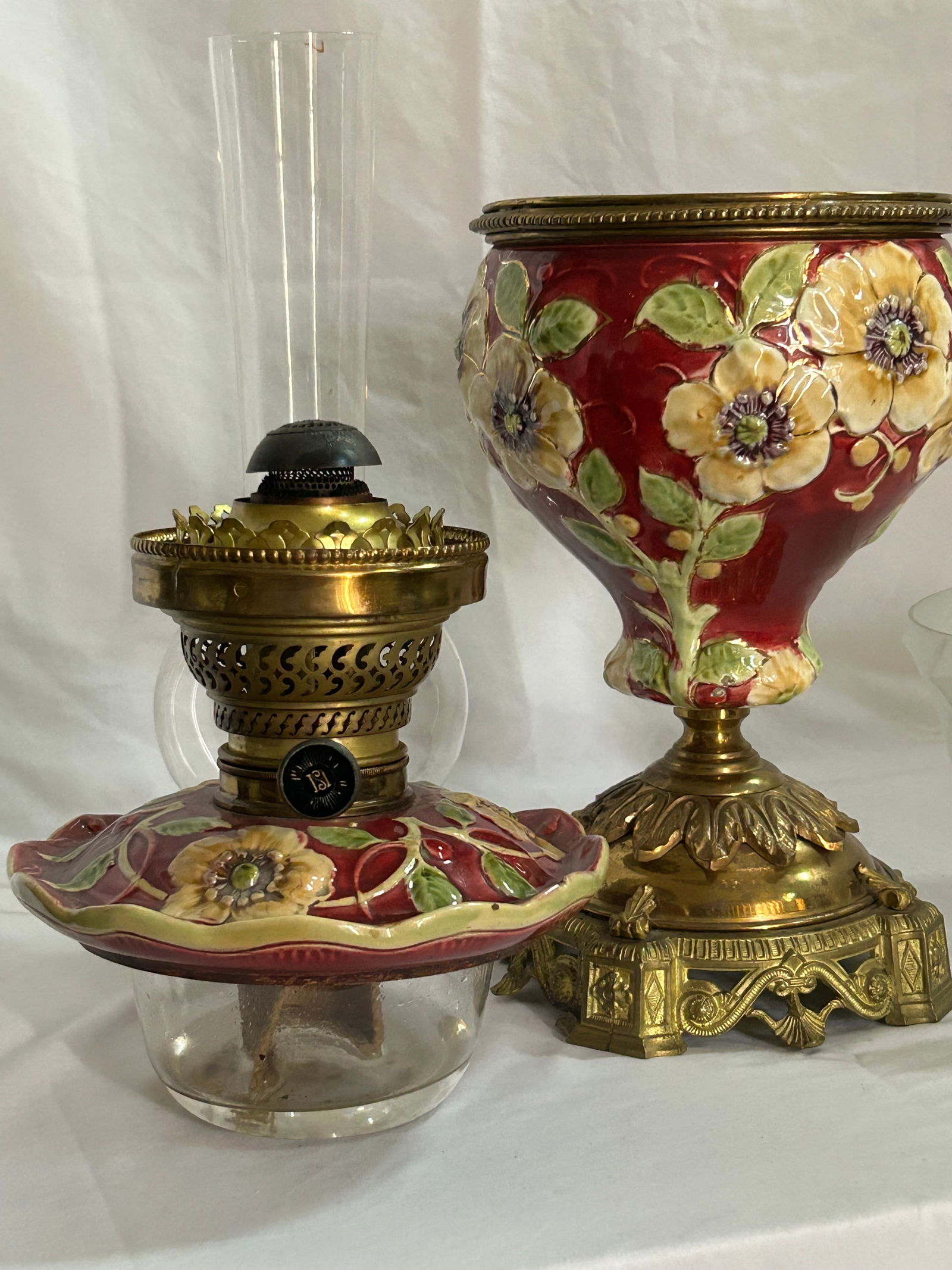 Late 19th Century Art Nouveau Ceramic & Brass Oil Lamp (With Matching Candle Chandelier) - 5