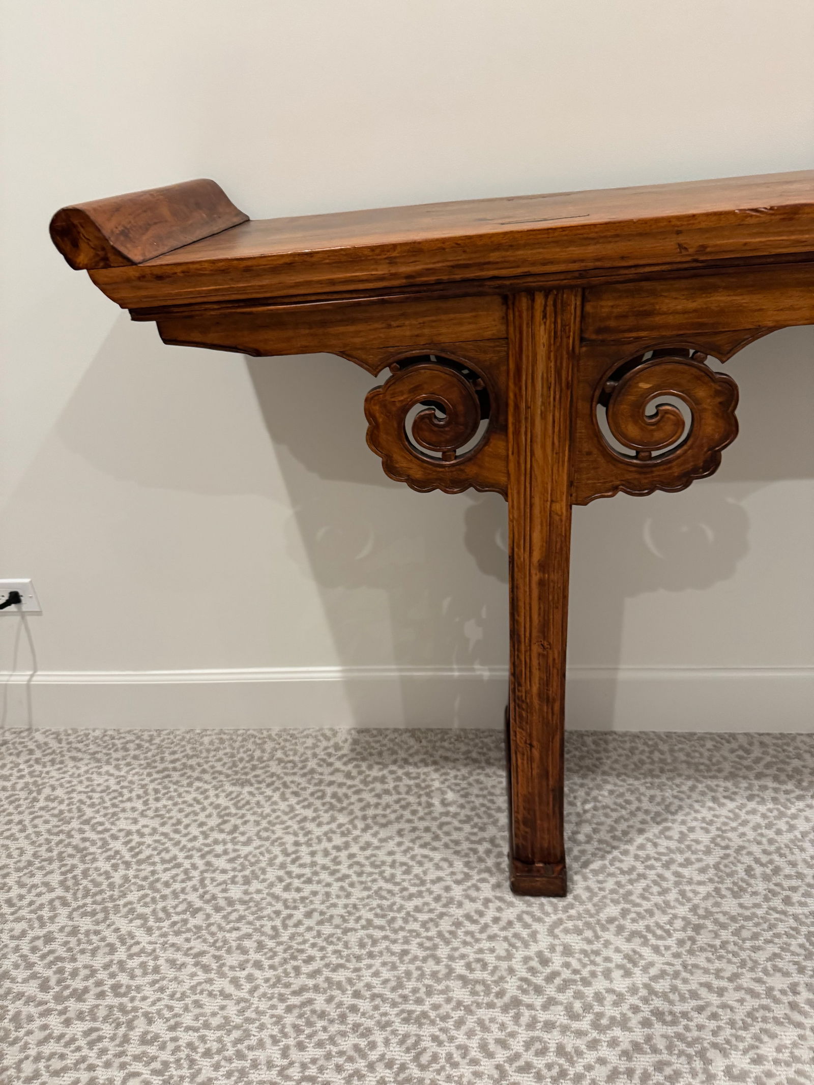 Hand-Carved Chinese Elm Altar Console Table - Cloud Scroll Carvings - Early 20th Century - 3