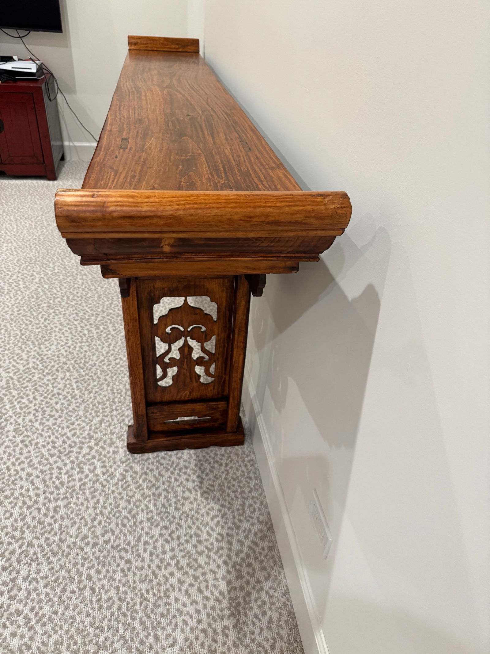 Hand-Carved Chinese Elm Altar Console Table - Cloud Scroll Carvings - Early 20th Century - 5