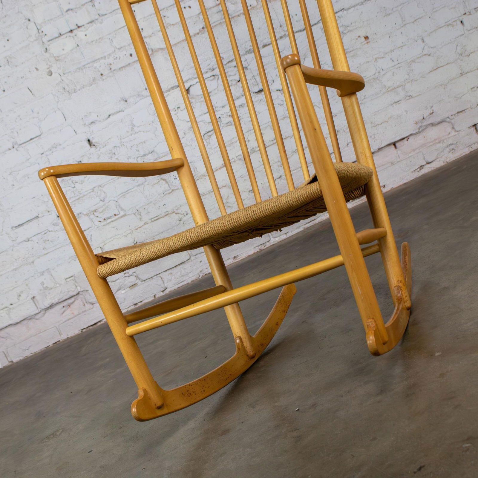 Late 20th Century Scandinavian Modern Rocking Chair Model J16 by Hans Wegner Beechwood & Natural Cor - 12