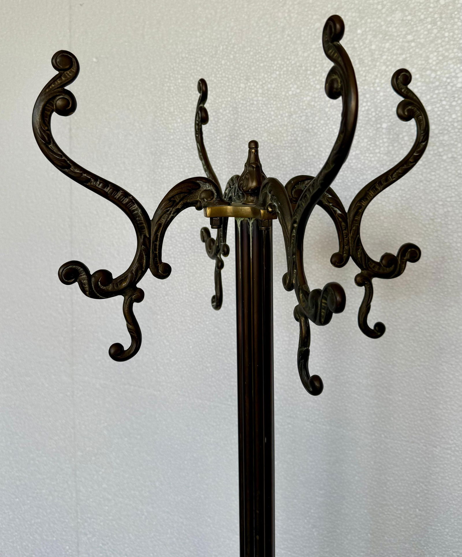 Early 20th Century Bronze and Brass Burnished Art Nouveau Belle Epoque Hanger, Bronze Grifone Feet - 3