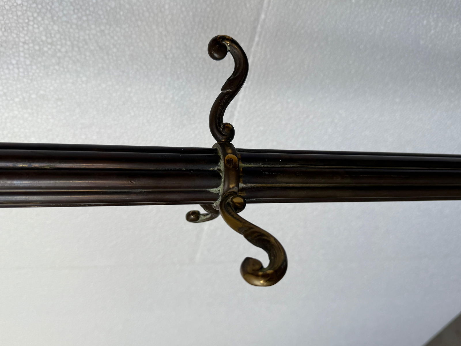 Early 20th Century Bronze and Brass Burnished Art Nouveau Belle Epoque Hanger, Bronze Grifone Feet - 4