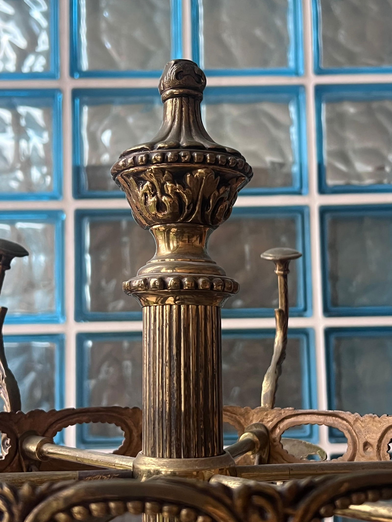 Early 20th Century Bronze and Brass Burnished Art Nouveau Belle Epoque Hanger, Bronze Grifone Feet - 2