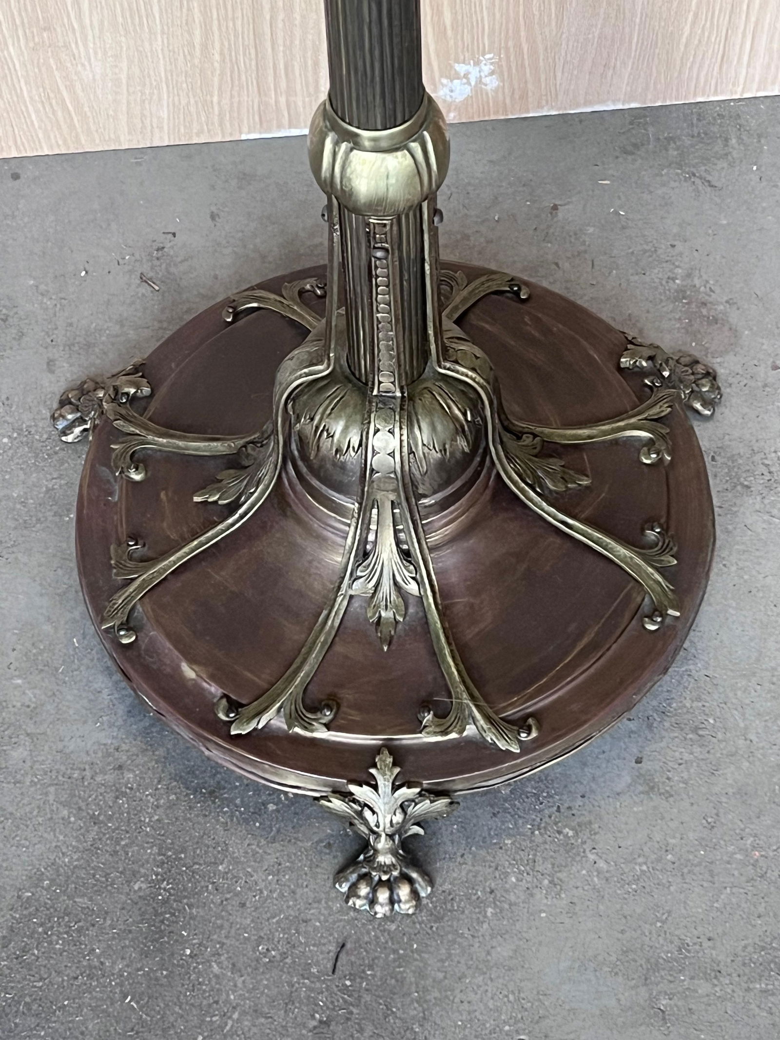 Early 20th Century Bronze and Brass Burnished Art Nouveau Belle Epoque Hanger, Bronze Grifone Feet - 3