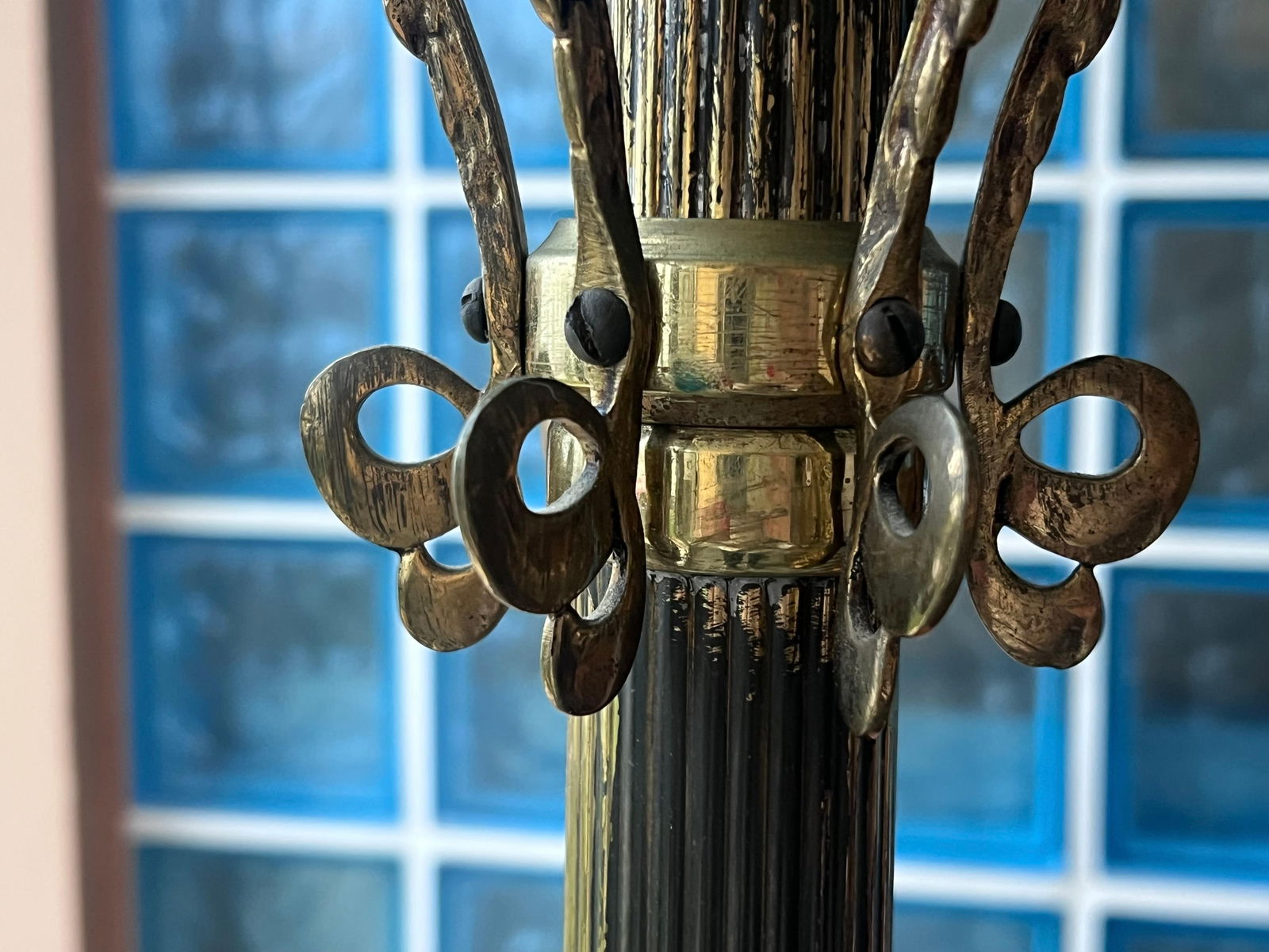 Early 20th Century Bronze and Brass Burnished Art Nouveau Belle Epoque Hanger, Bronze Grifone Feet - 8