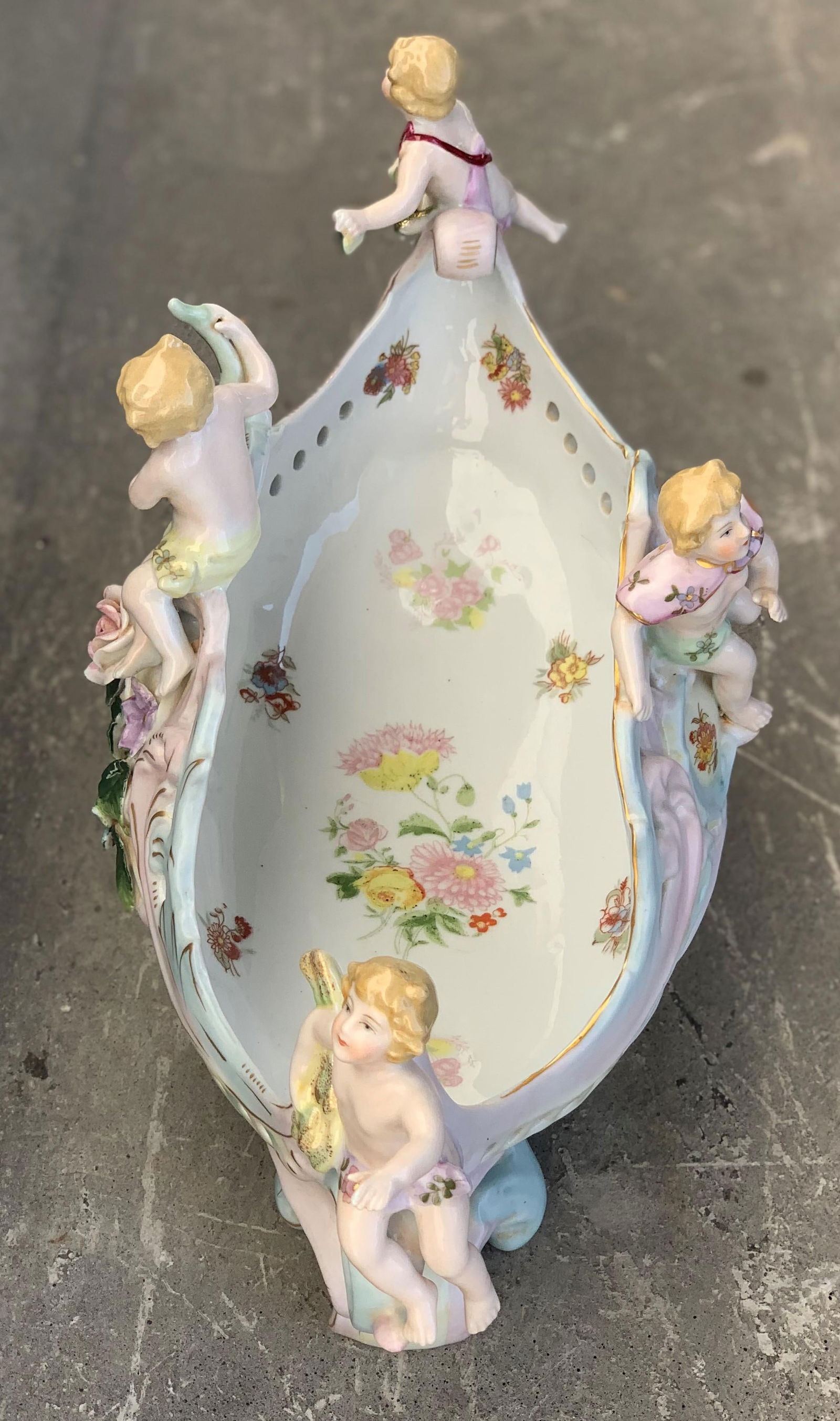 Late 19th Century RococÃ³ Porcelain Figural Cherub Jardinière or Centerpiece Bowl by - 3