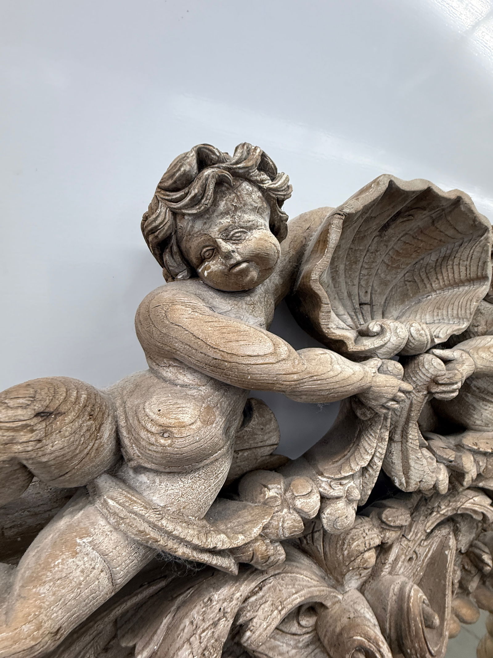 Neapolitan Baroque Carved Wood Mirror With Putti and Shell Crest C. 1680-1720 - 2