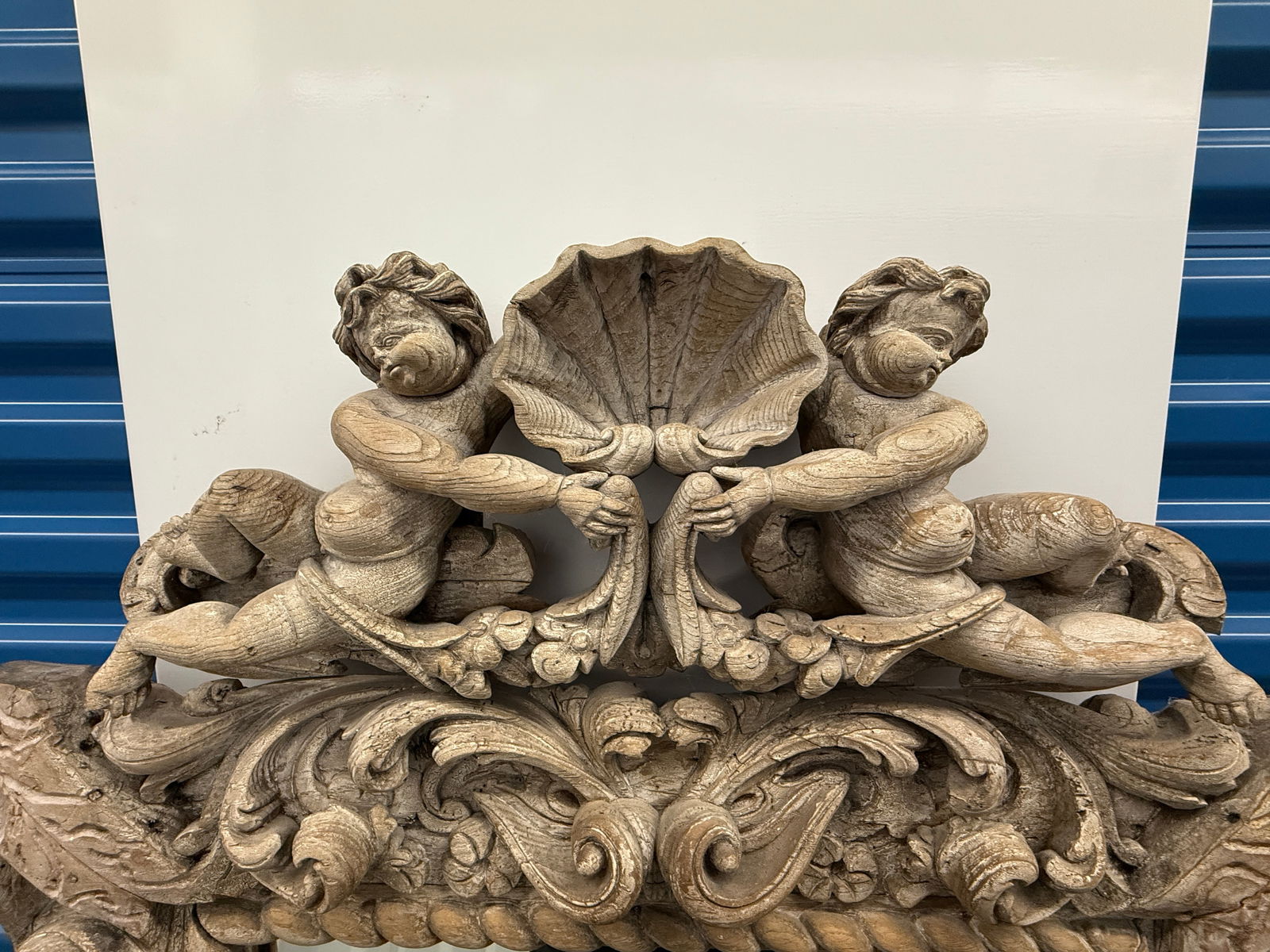 Neapolitan Baroque Carved Wood Mirror With Putti and Shell Crest C. 1680-1720 - 6