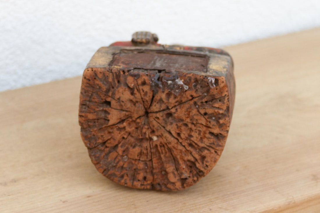 Gilt & Rouge Antique Devotional Seated Buddha - 9