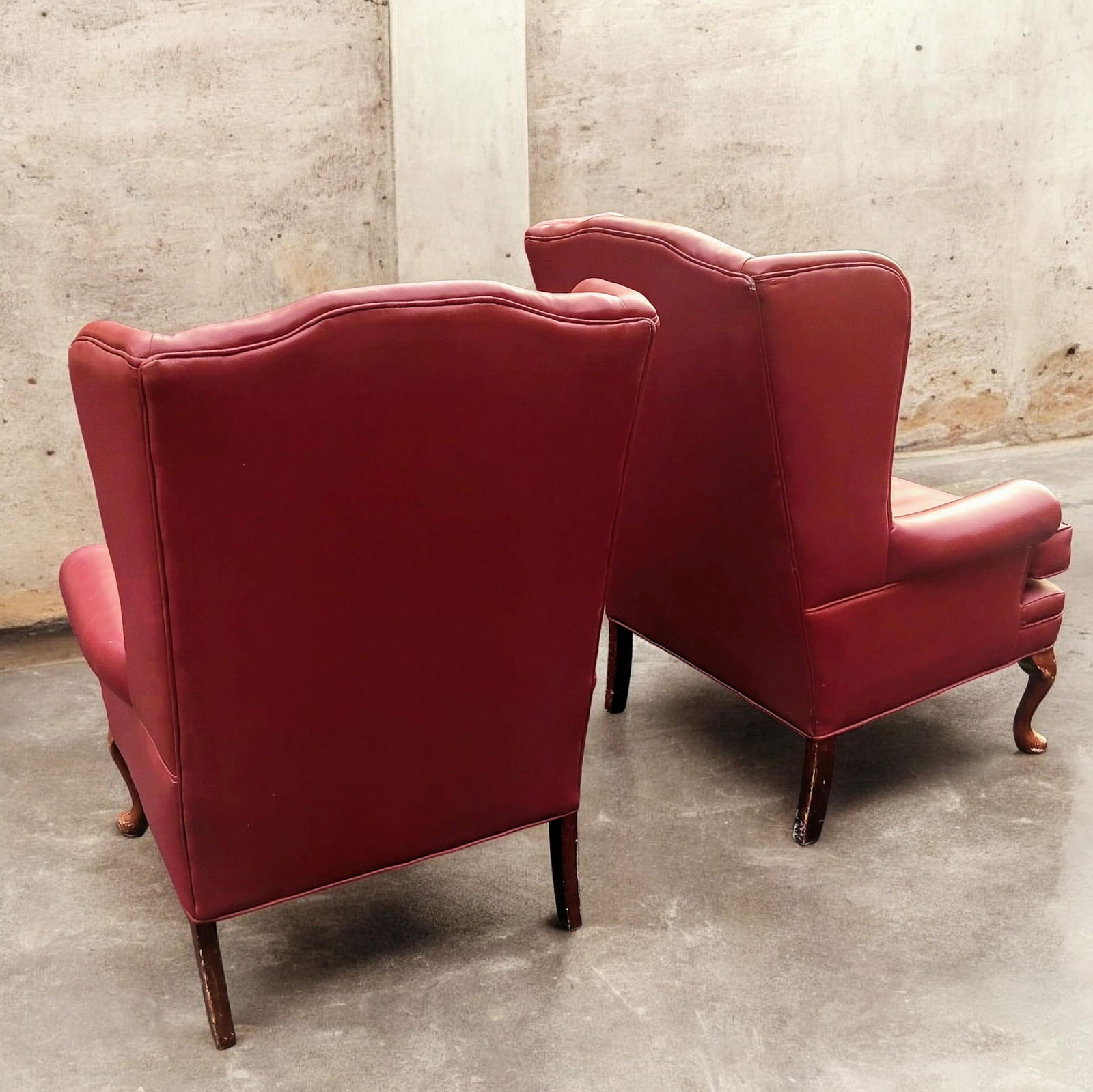 1970s Pair of Exquisite Oxblood High-Quality Mid-Century Modern Masterpiece Matching Wingback Chairs - 5