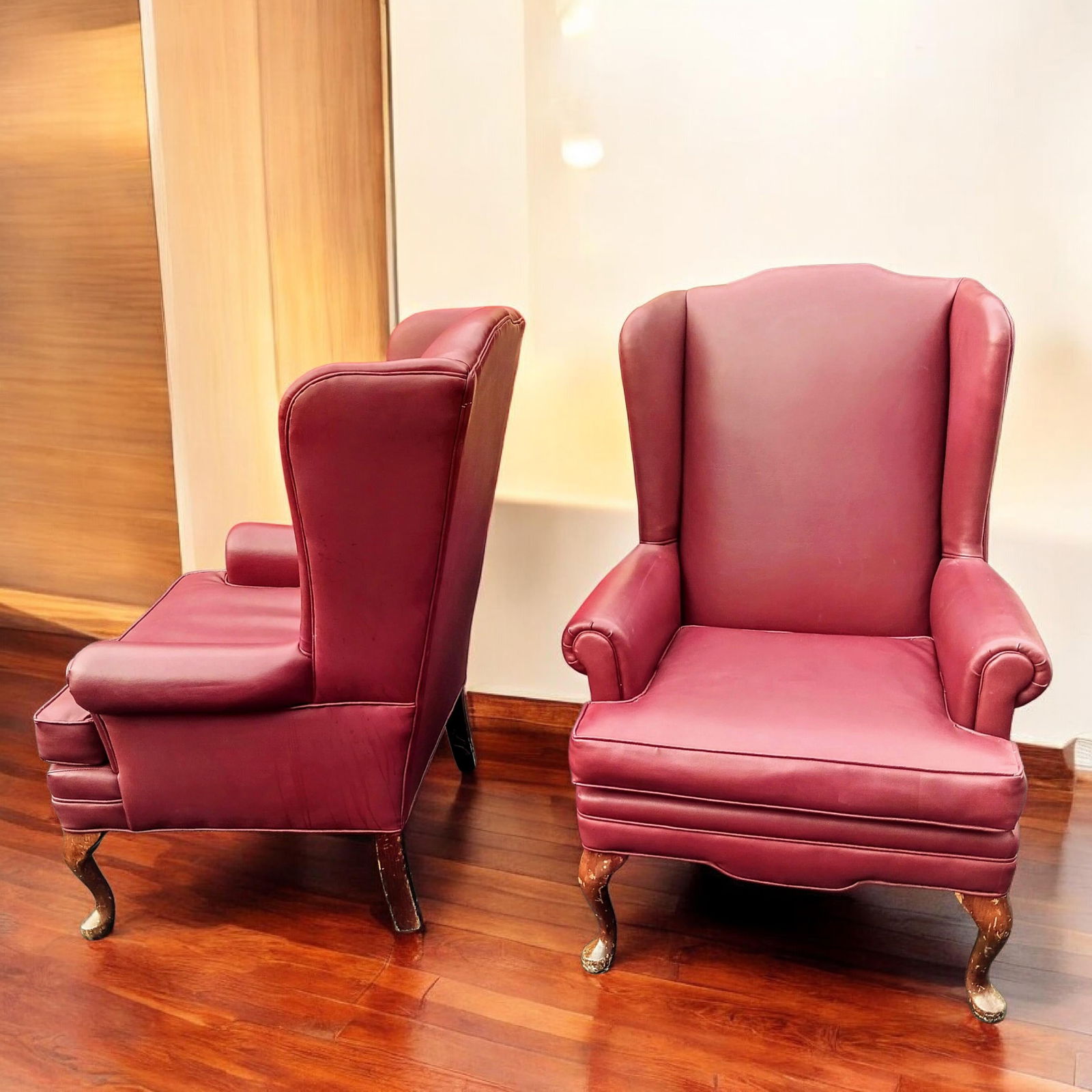 1970s Pair of Exquisite Oxblood High-Quality Mid-Century Modern Masterpiece Matching Wingback Chairs - 8