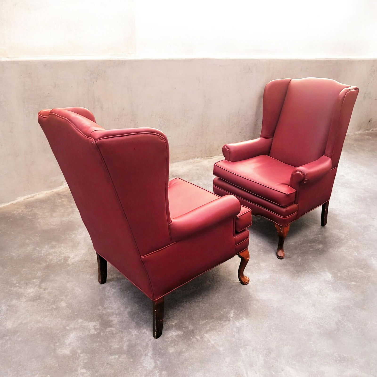 1970s Pair of Exquisite Oxblood High-Quality Mid-Century Modern Masterpiece Matching Wingback Chairs - 9
