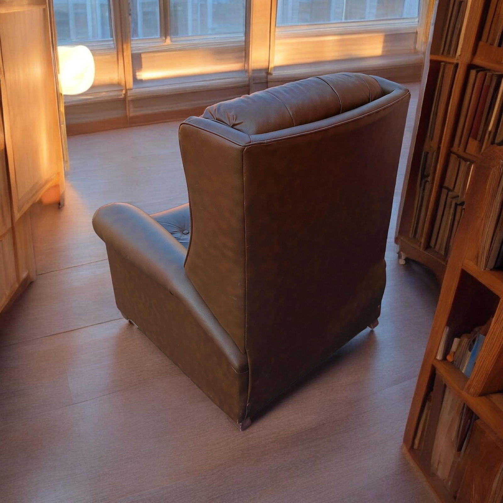 A Timeless Classic: The Genuine Vintage Stratolounger Recliner - 7