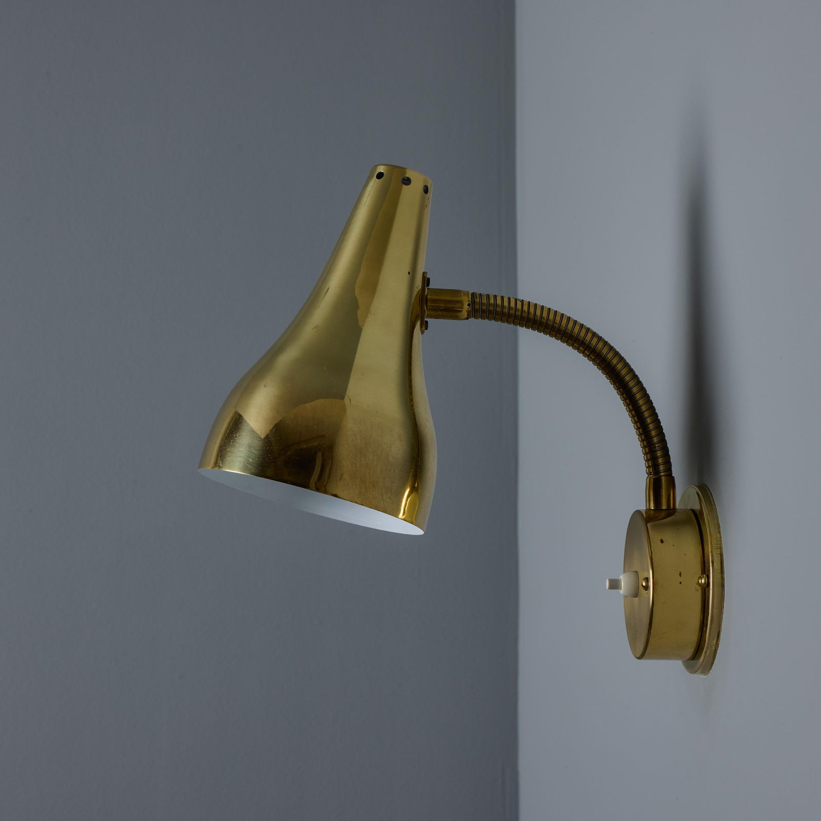 Pair of 1950s Perforated Brass Wall Lamps Attributed to Mauri Almari - 12