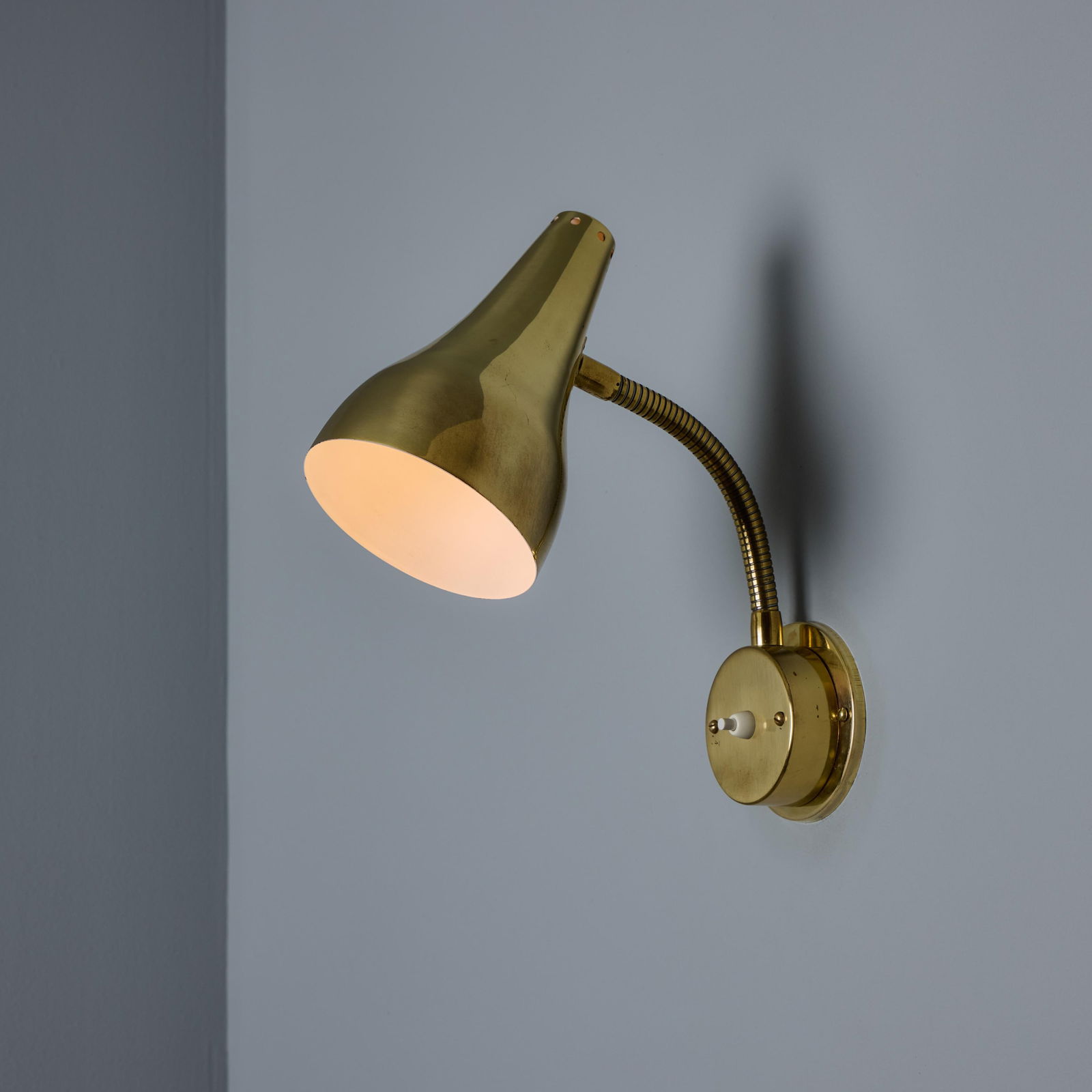 Pair of 1950s Perforated Brass Wall Lamps Attributed to Mauri Almari - 16