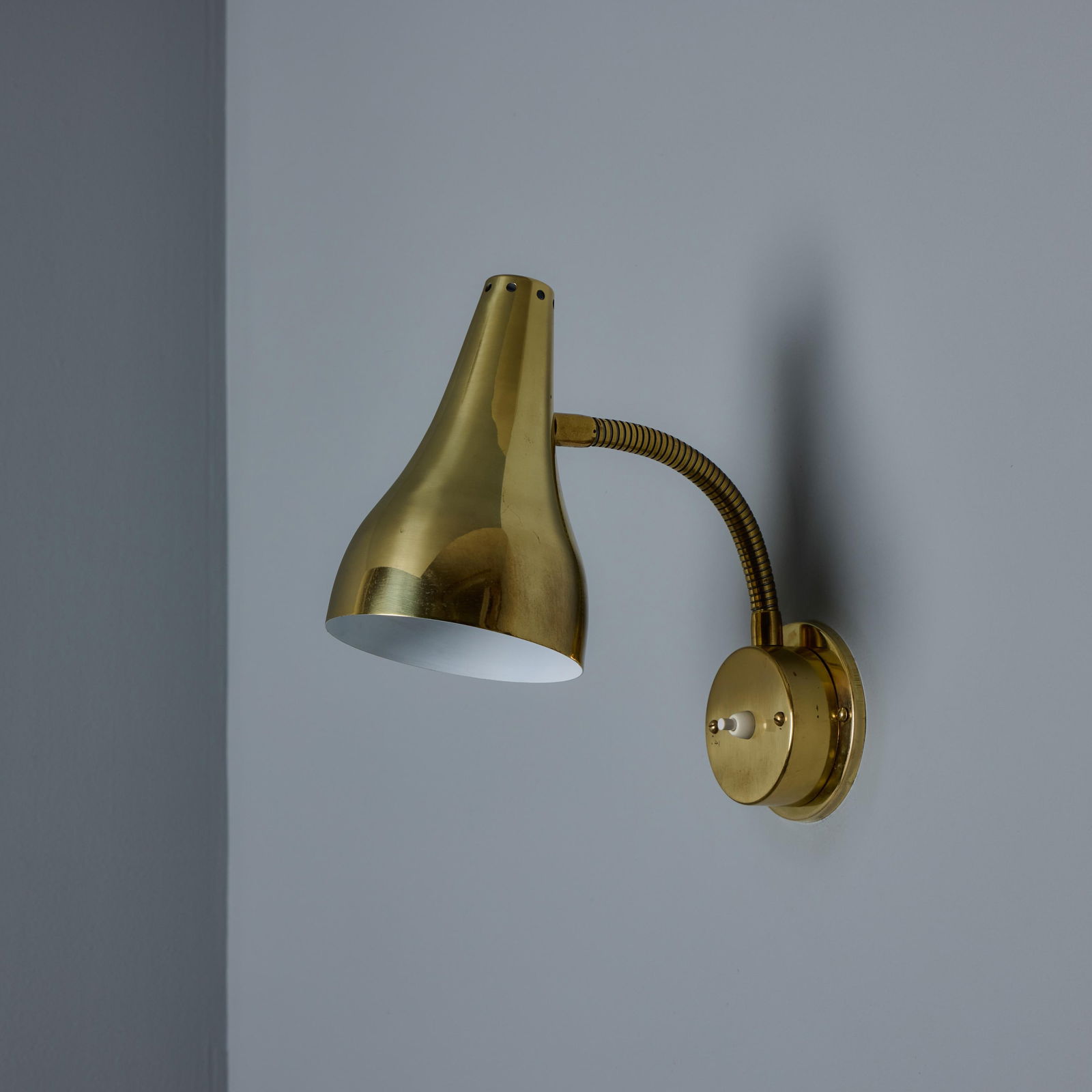 Pair of 1950s Perforated Brass Wall Lamps Attributed to Mauri Almari - 4