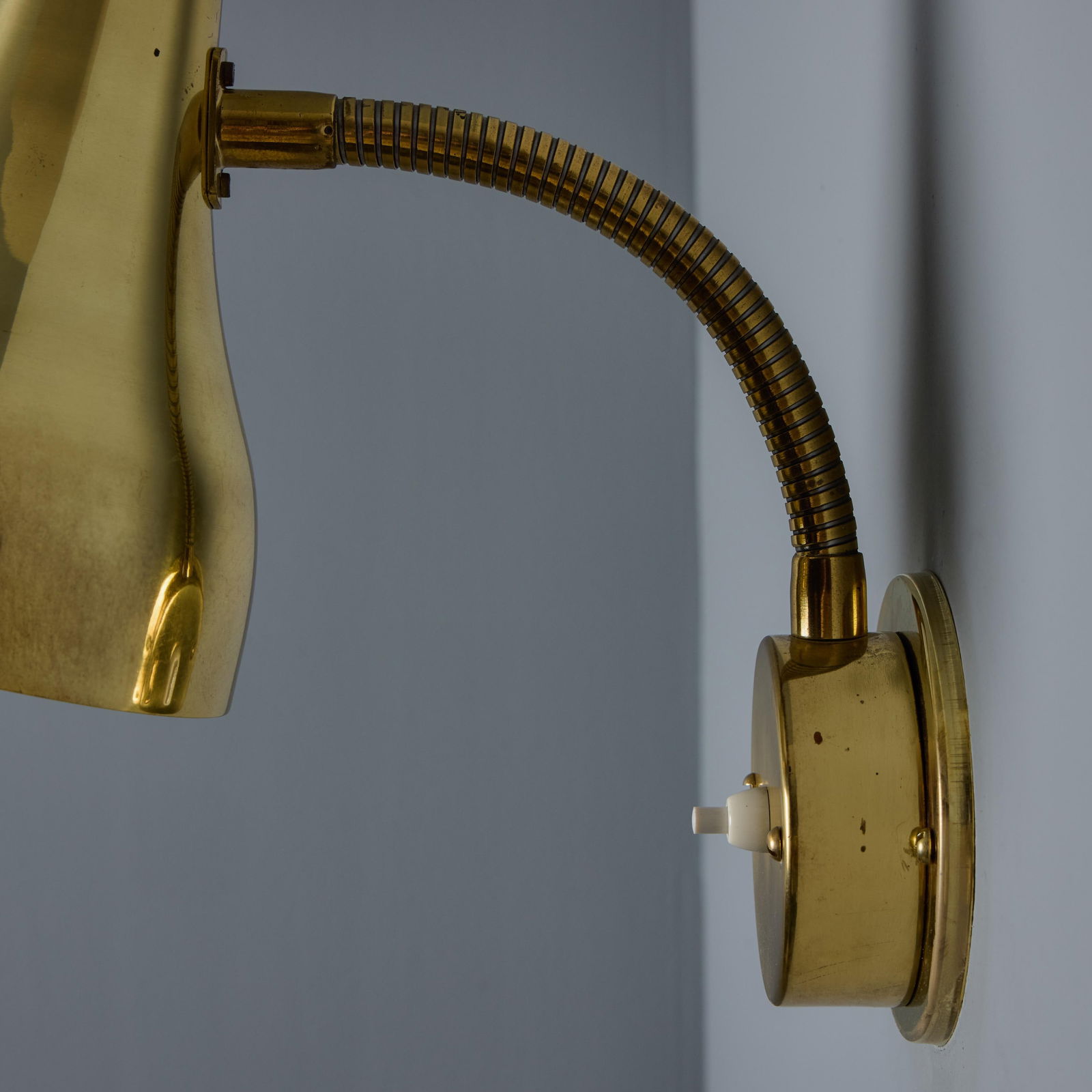 Pair of 1950s Perforated Brass Wall Lamps Attributed to Mauri Almari - 7