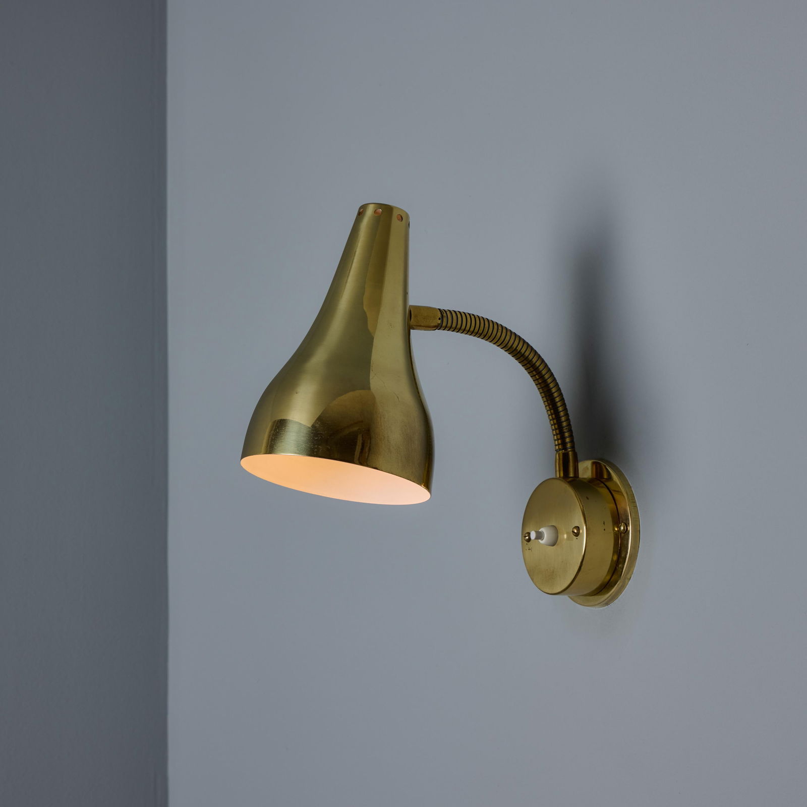 Pair of 1950s Perforated Brass Wall Lamps Attributed to Mauri Almari - 8