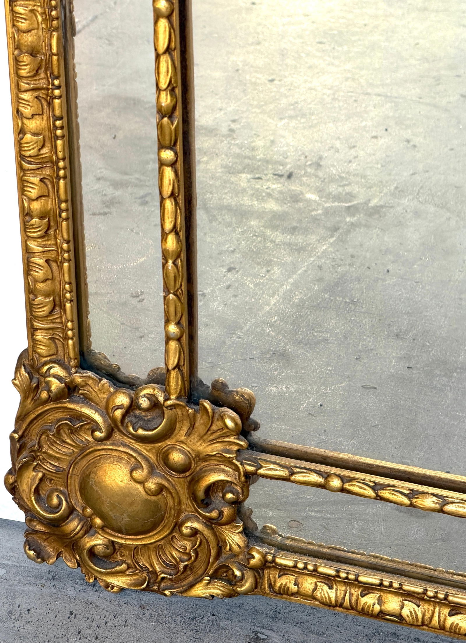 Fine French Régence / Neoclassical Style Giltwood Mirror Paris, circa 1925 - 7