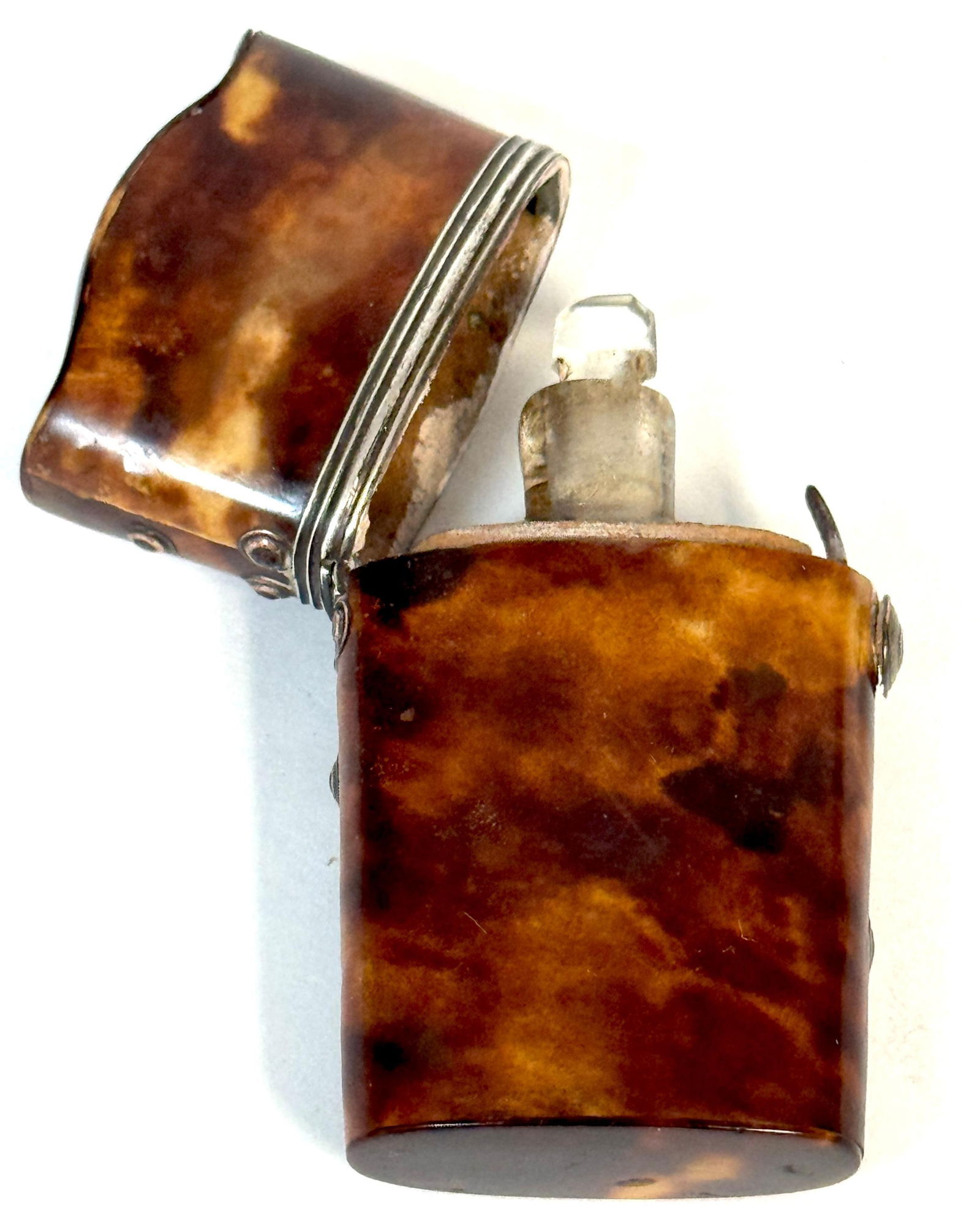 18th Century Tortoiseshell and Silver-Mounted Perfume Etui with Glass Bottle - 3
