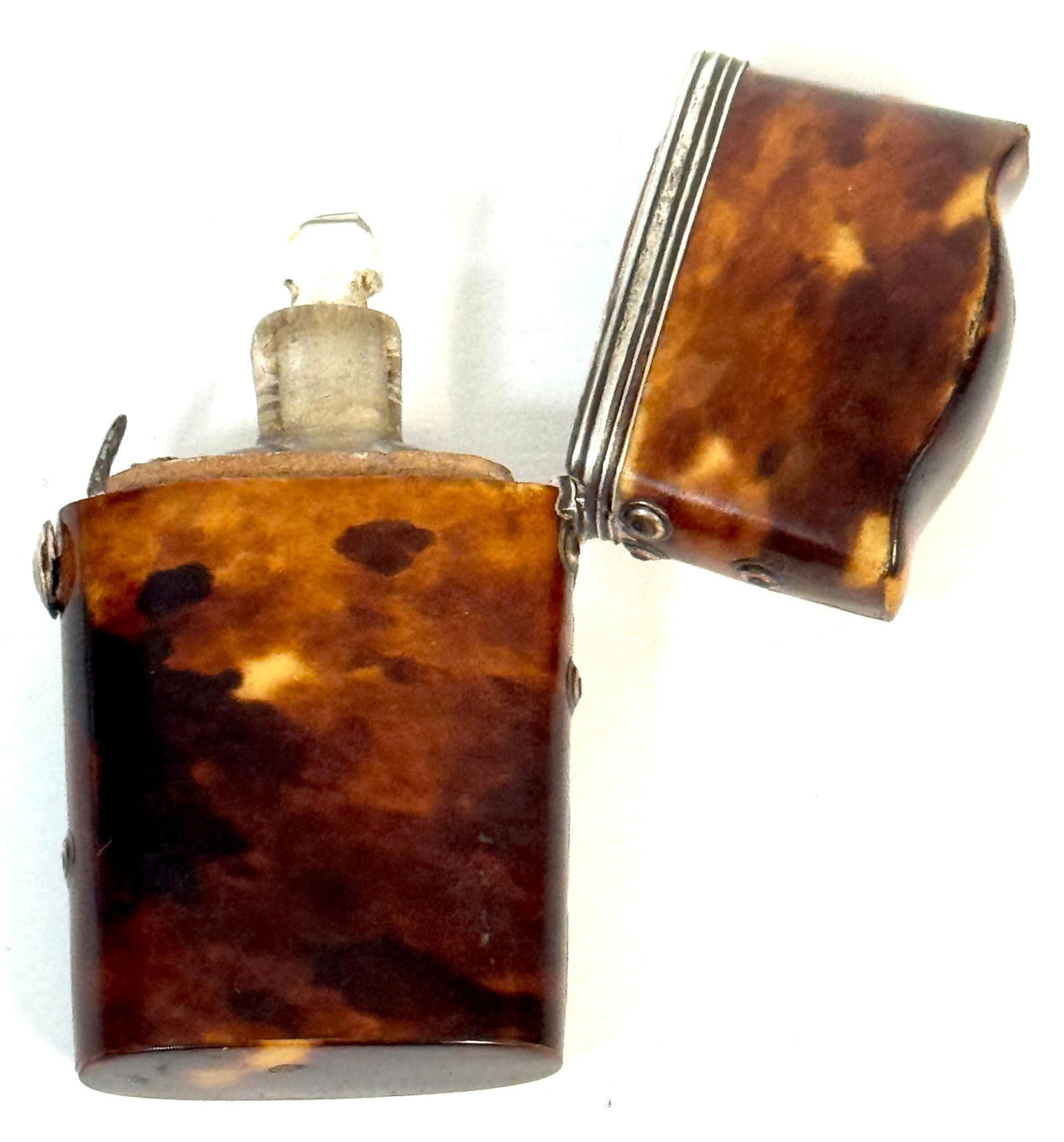 18th Century Tortoiseshell and Silver-Mounted Perfume Etui with Glass Bottle - 6
